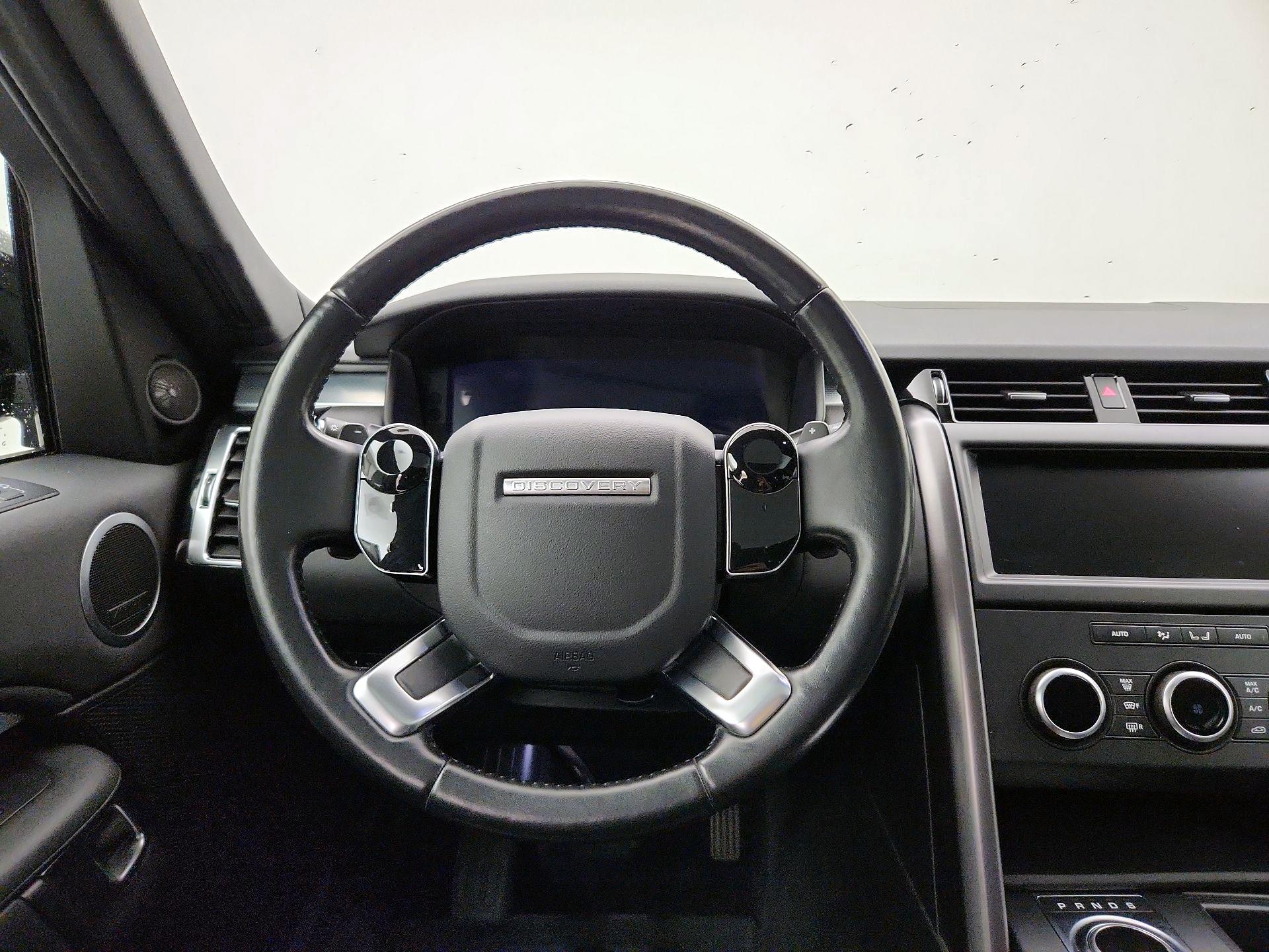 Thumbnail: 2020 Land Rover Discovery - 10