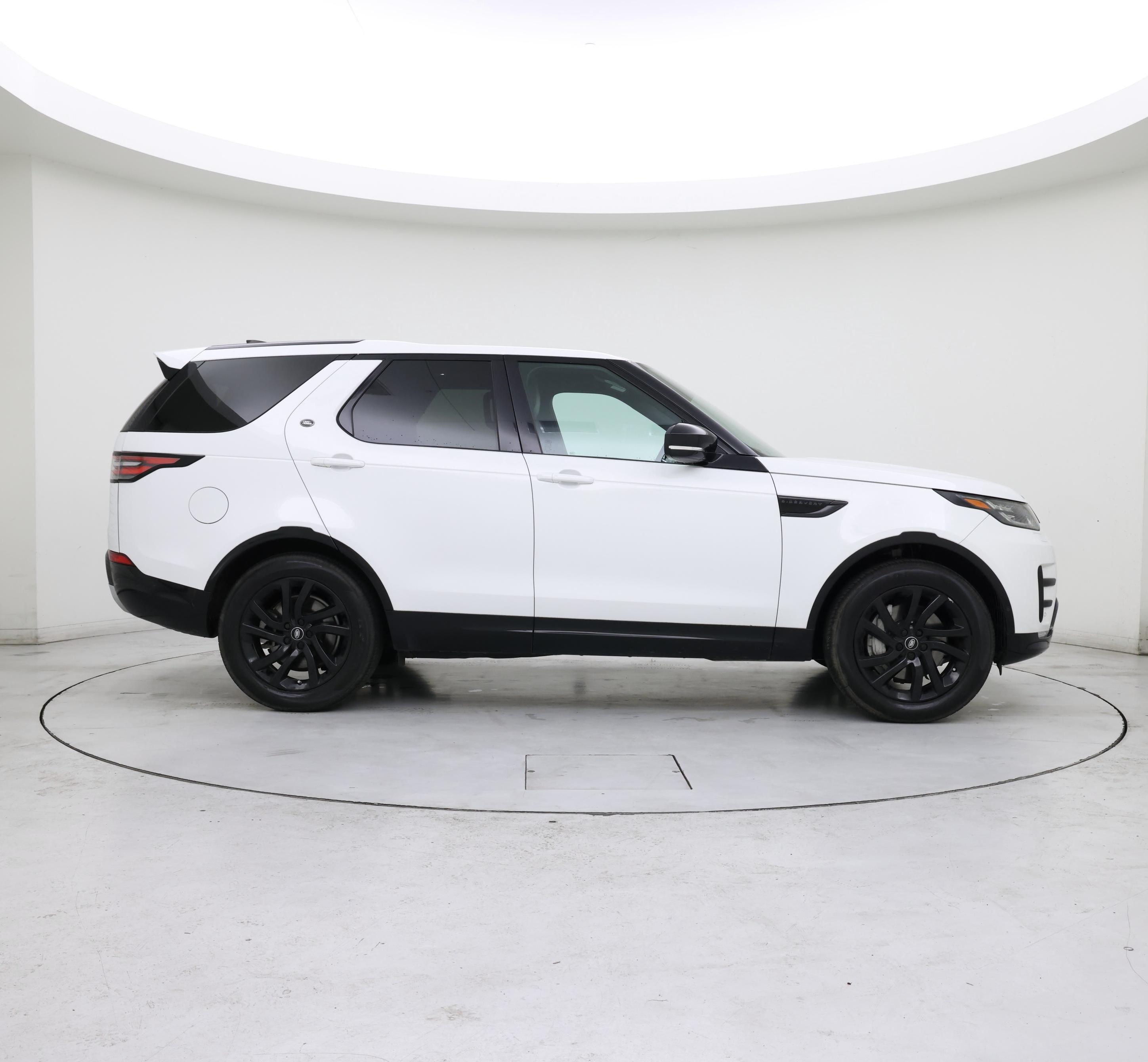 Thumbnail: 2020 Land Rover Discovery - 7