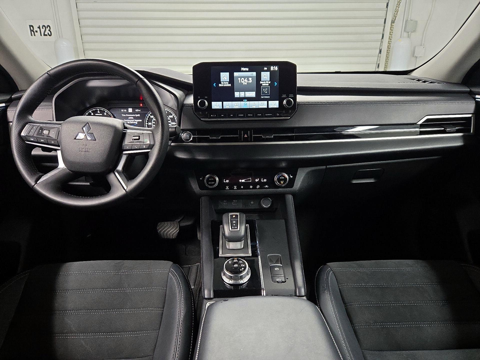 Thumbnail: 2024 Mitsubishi Outlander - 9
