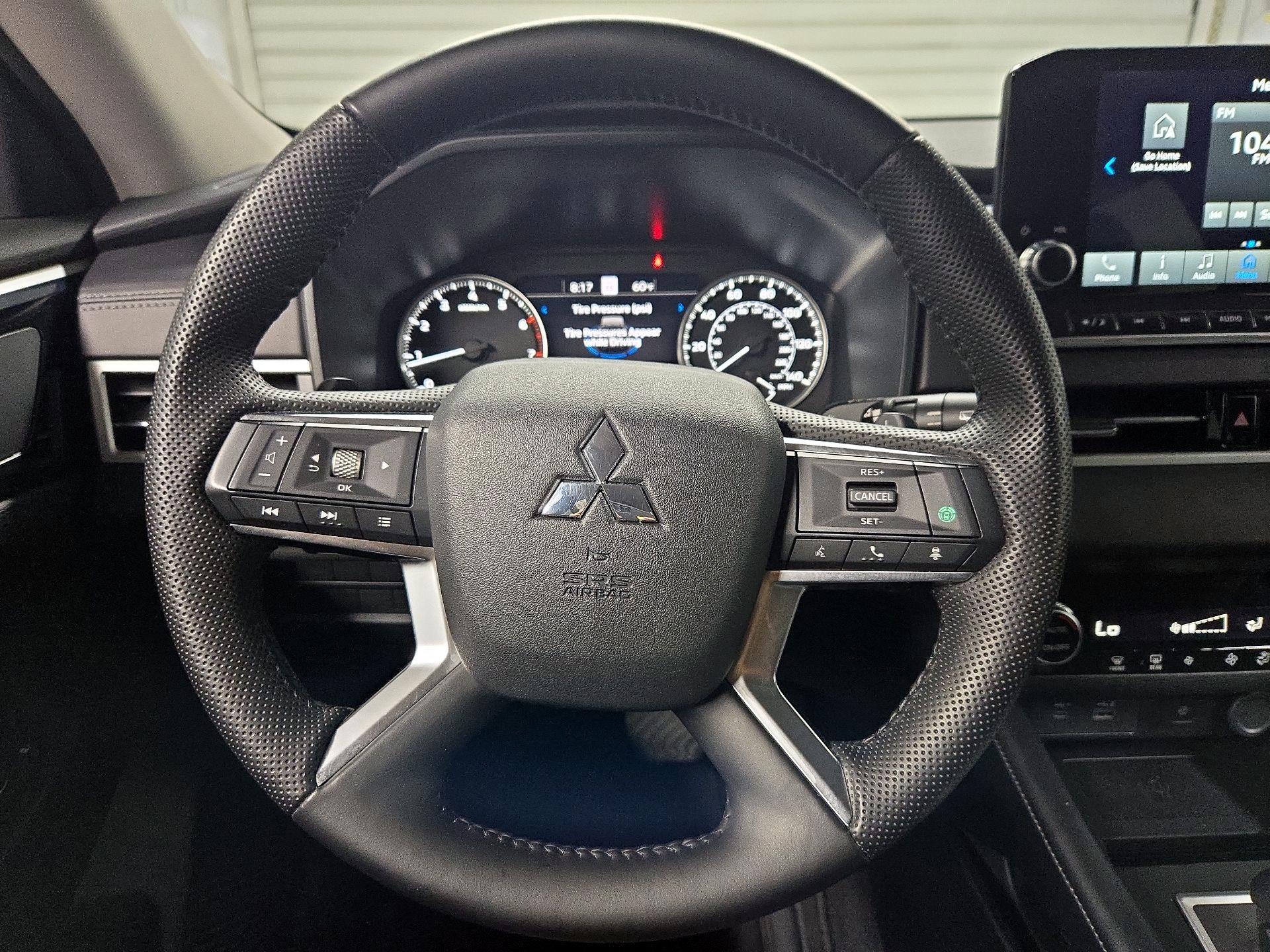 Thumbnail: 2024 Mitsubishi Outlander - 10