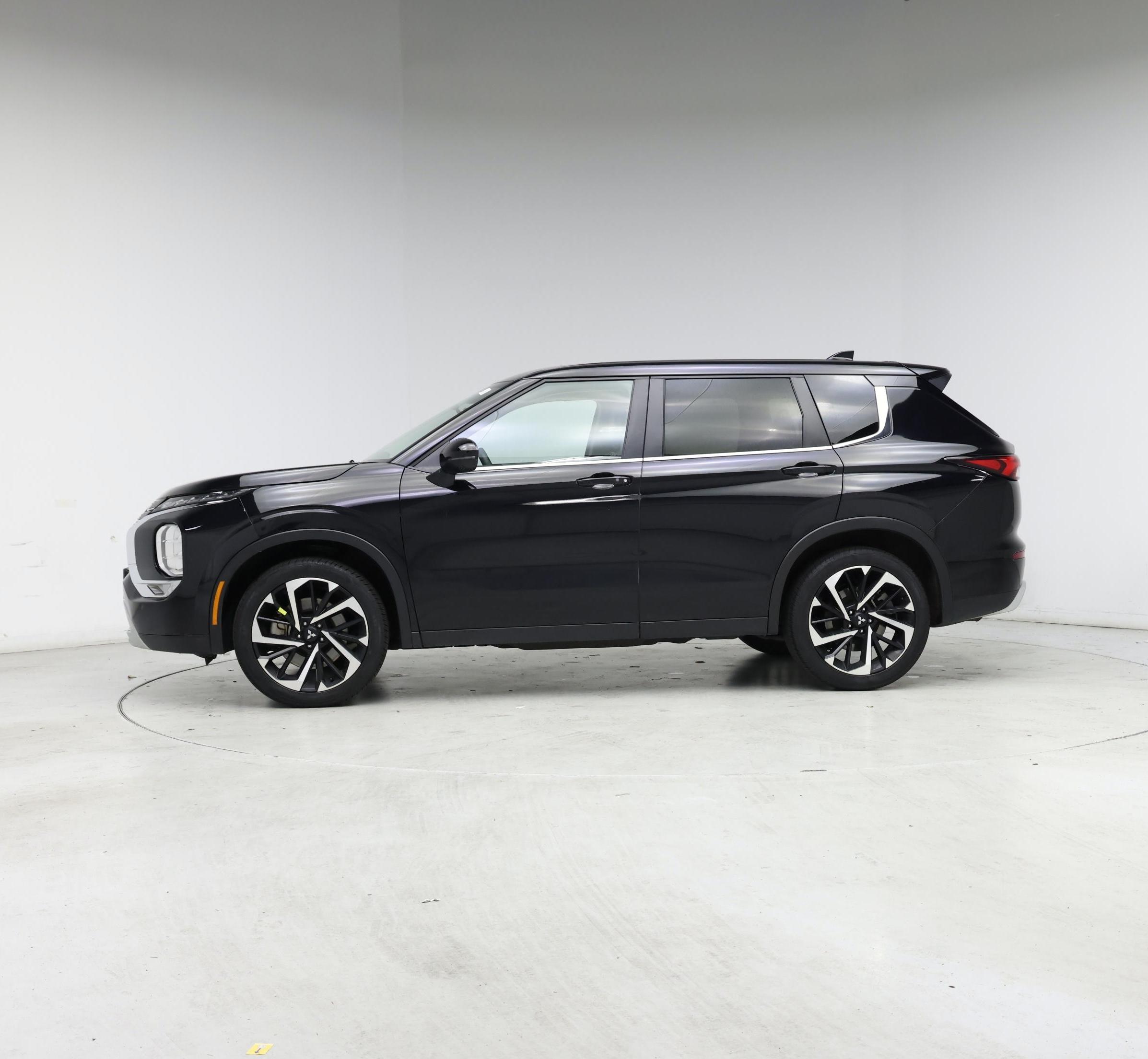 Thumbnail: 2024 Mitsubishi Outlander - 3
