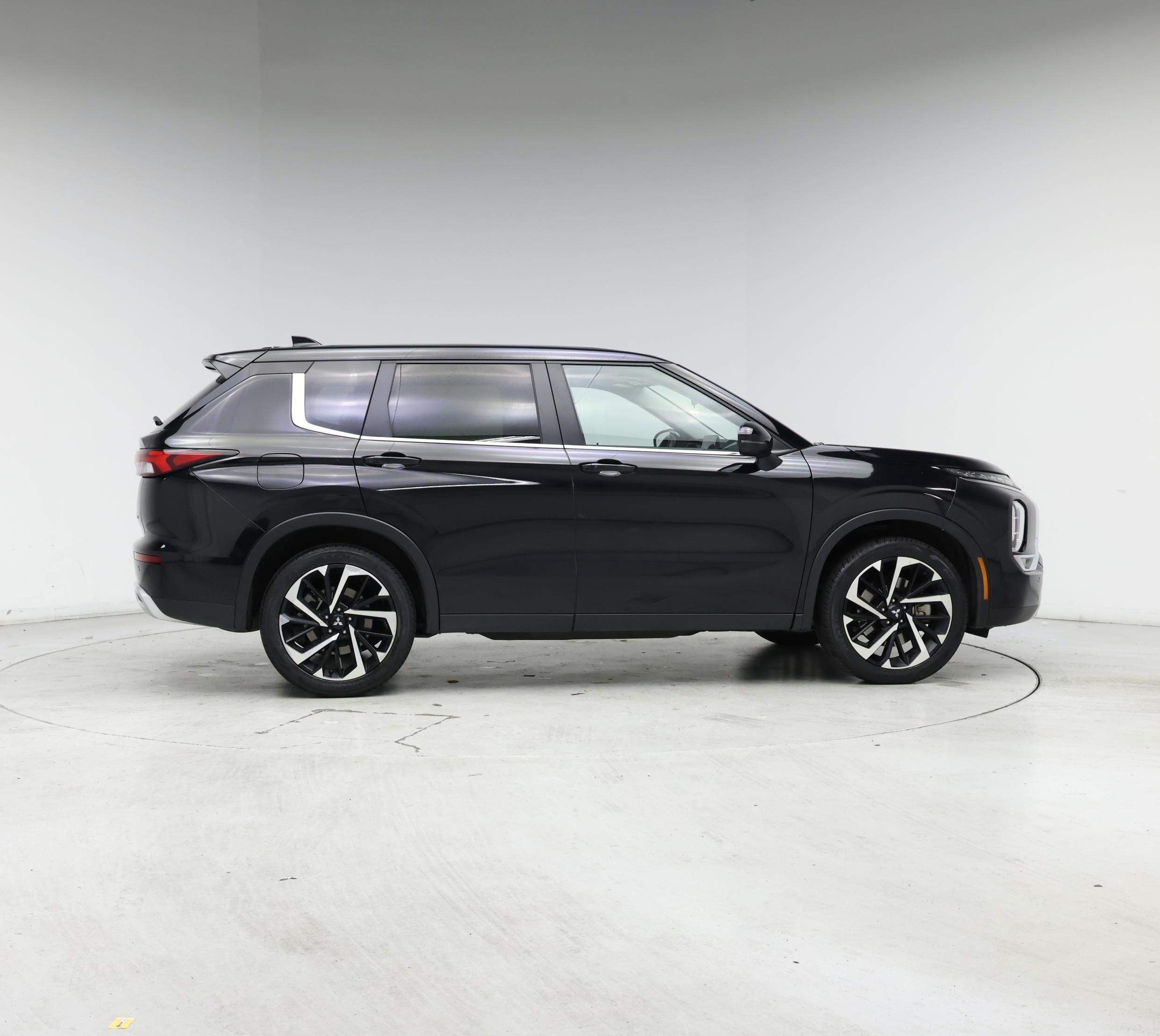 Thumbnail: 2024 Mitsubishi Outlander - 7