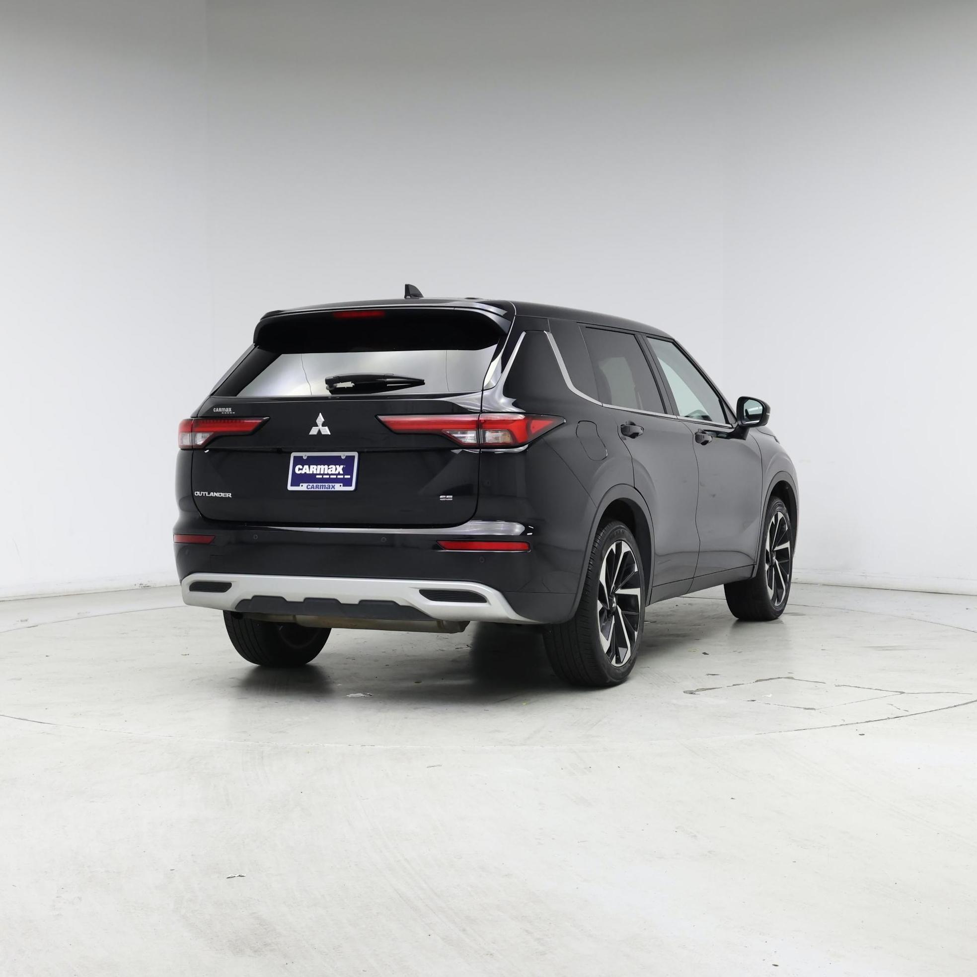 Thumbnail: 2024 Mitsubishi Outlander - 8