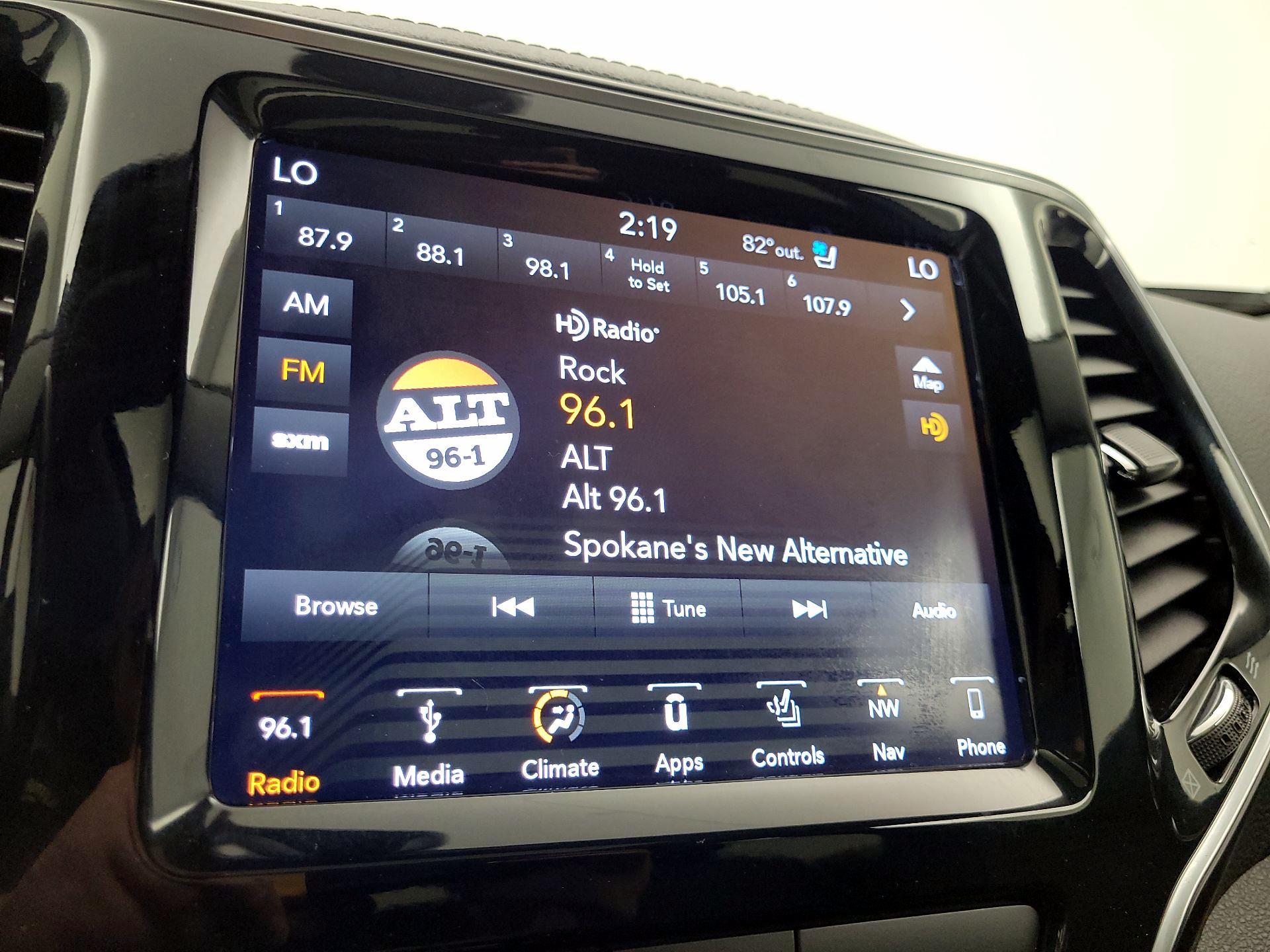 Thumbnail: 2019 Jeep Cherokee - 16