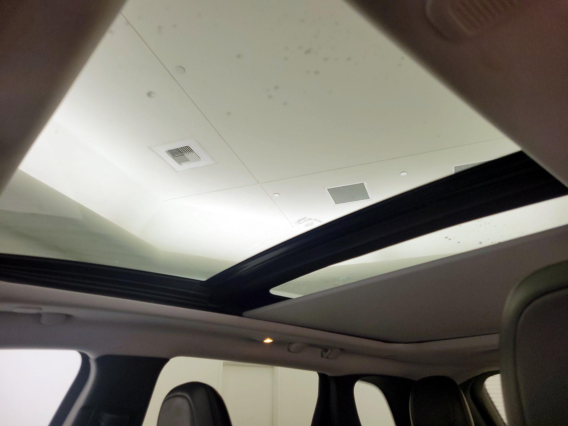 Thumbnail: 2019 Jeep Cherokee - 20