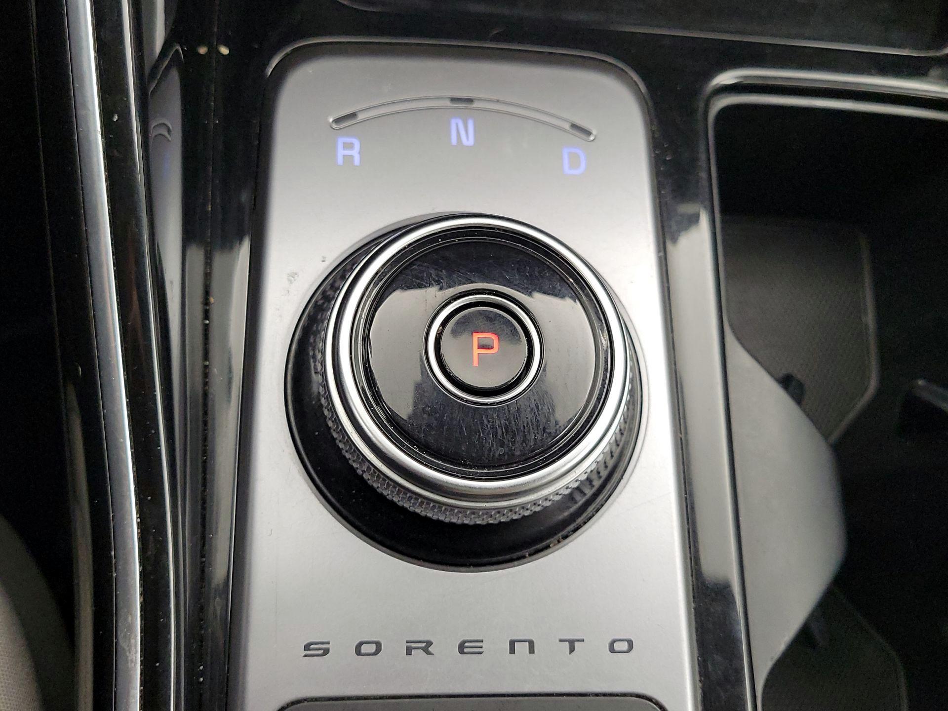Thumbnail: 2023 Kia Sorento - 18