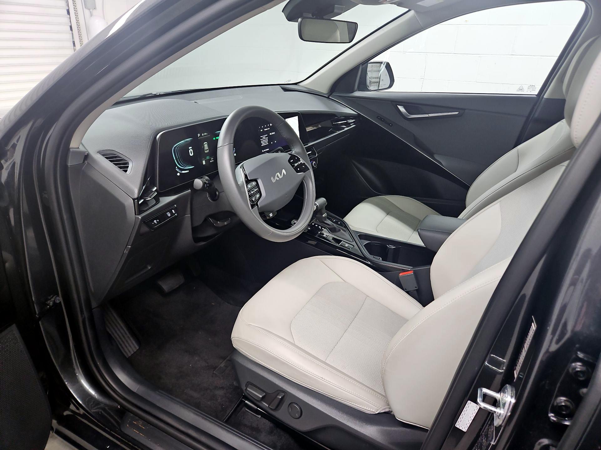 Thumbnail: 2023 Kia Niro - 11