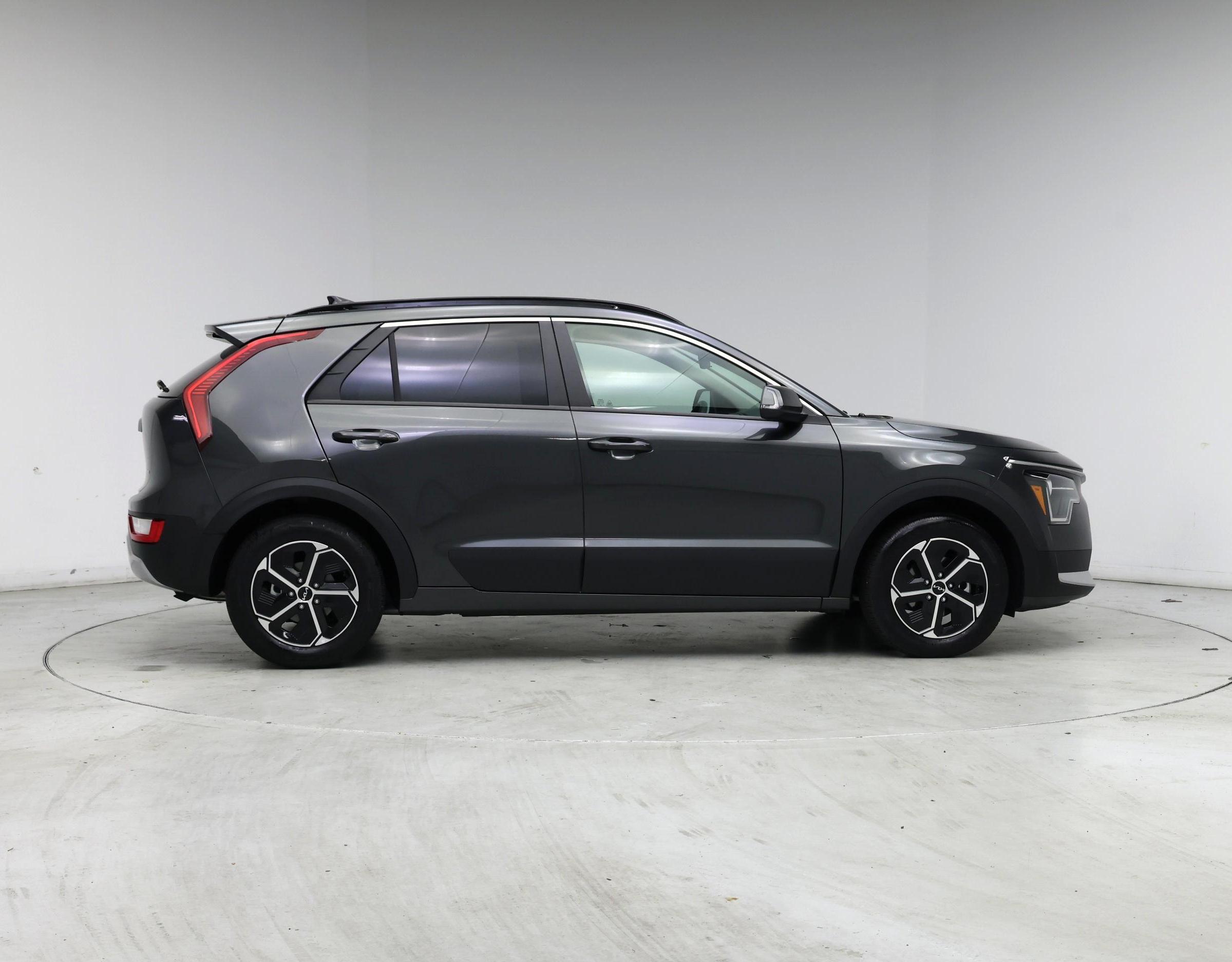 Thumbnail: 2023 Kia Niro - 7