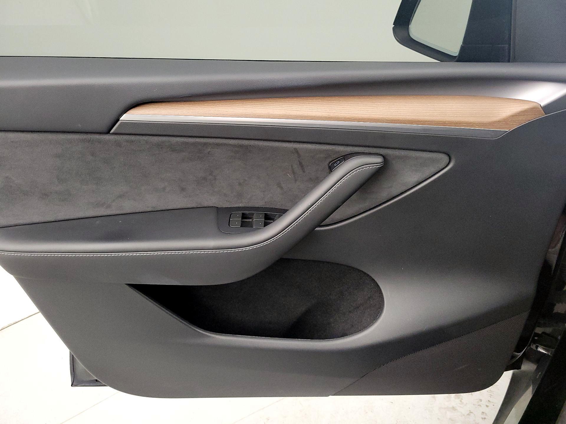Thumbnail: 2023 Tesla Model Y - 12