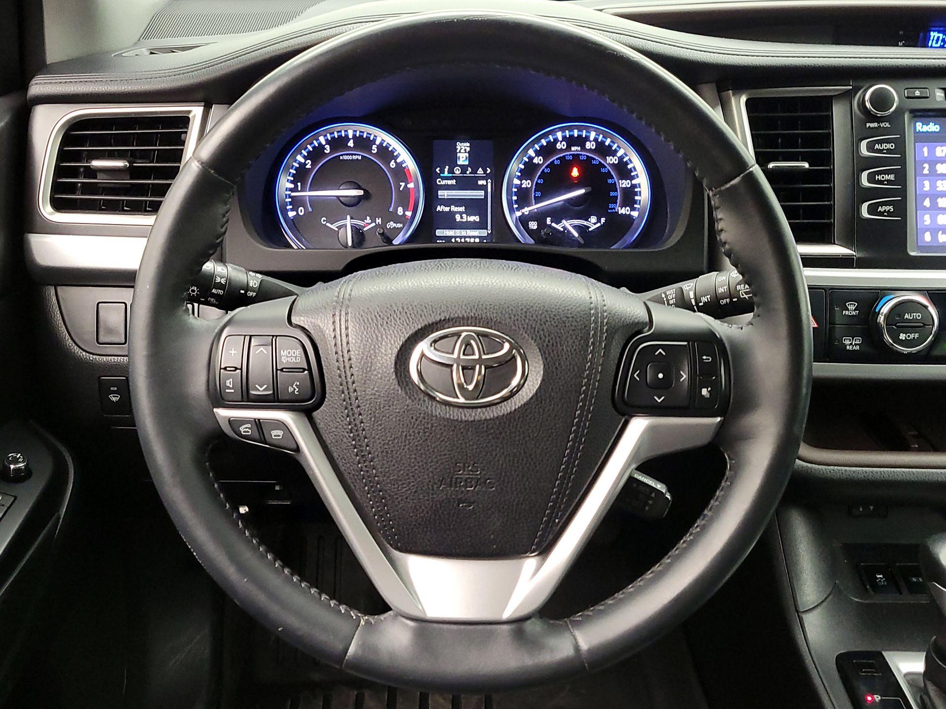 Thumbnail: 2015 Toyota Highlander - 10