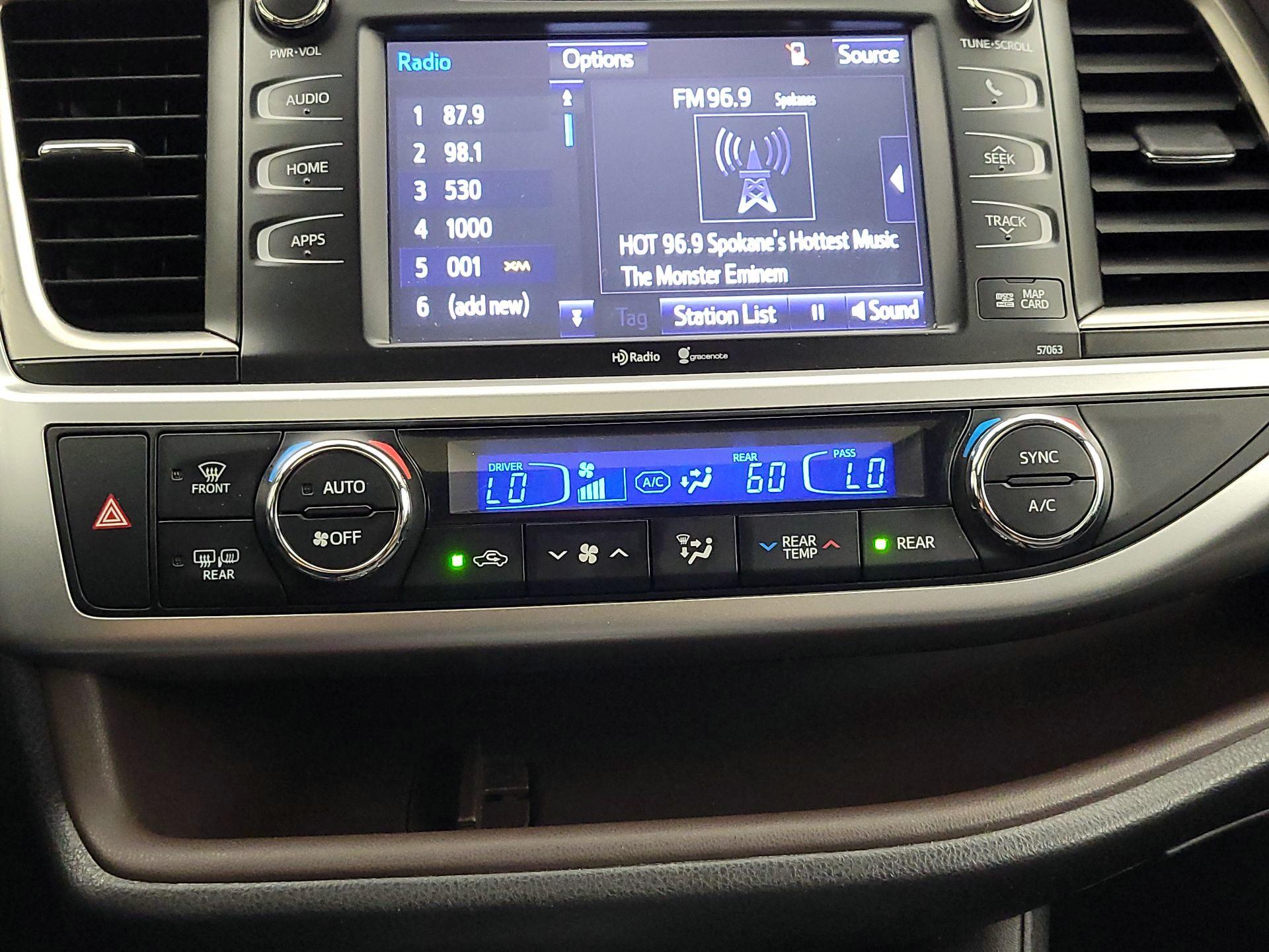 Thumbnail: 2015 Toyota Highlander - 17