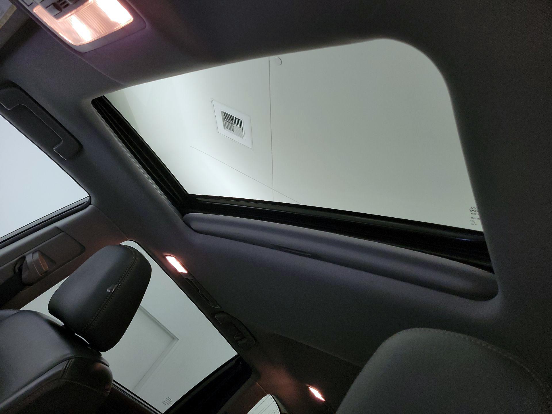 Thumbnail: 2015 Toyota Highlander - 20