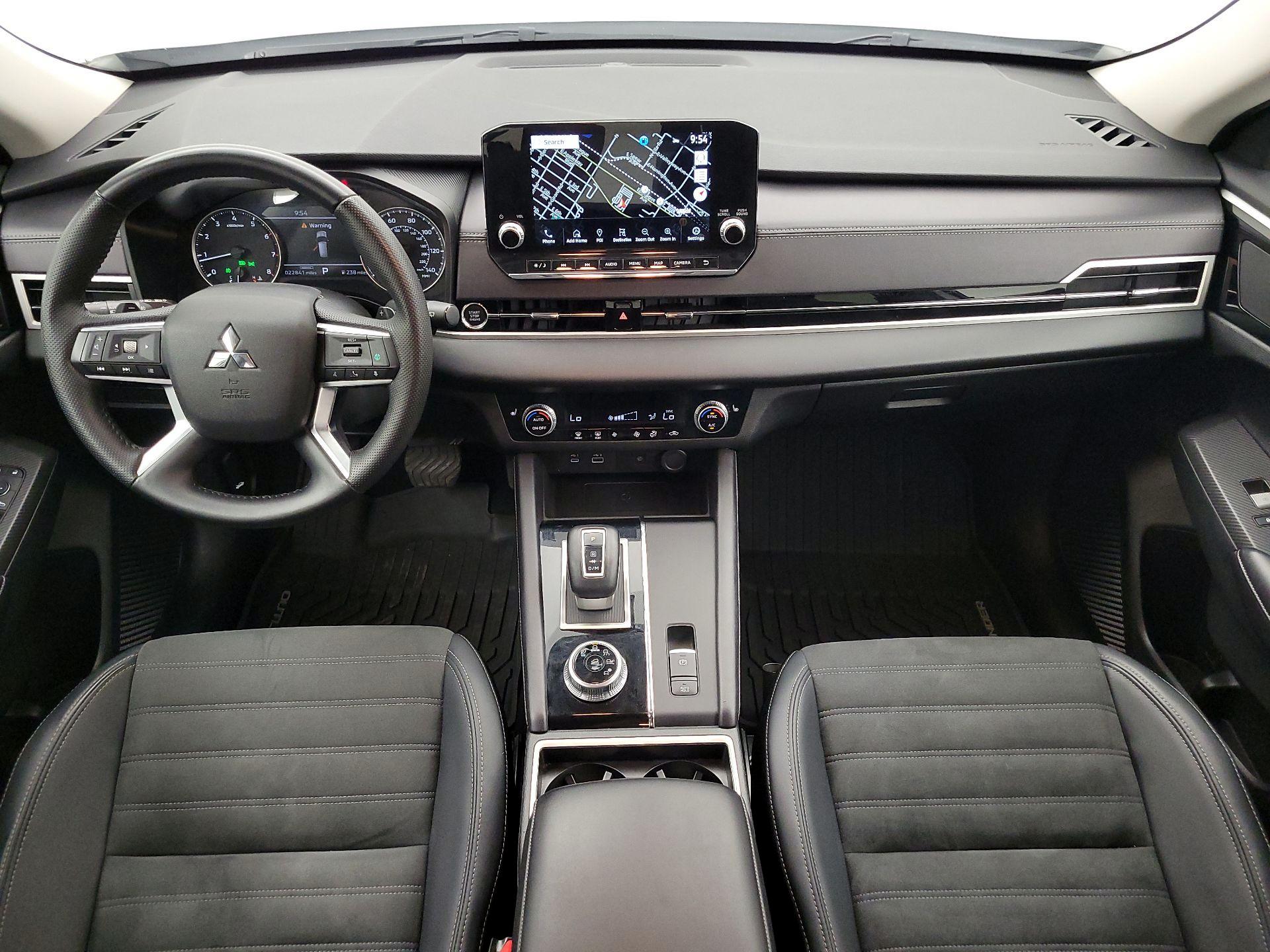 Thumbnail: 2024 Mitsubishi Outlander - 9