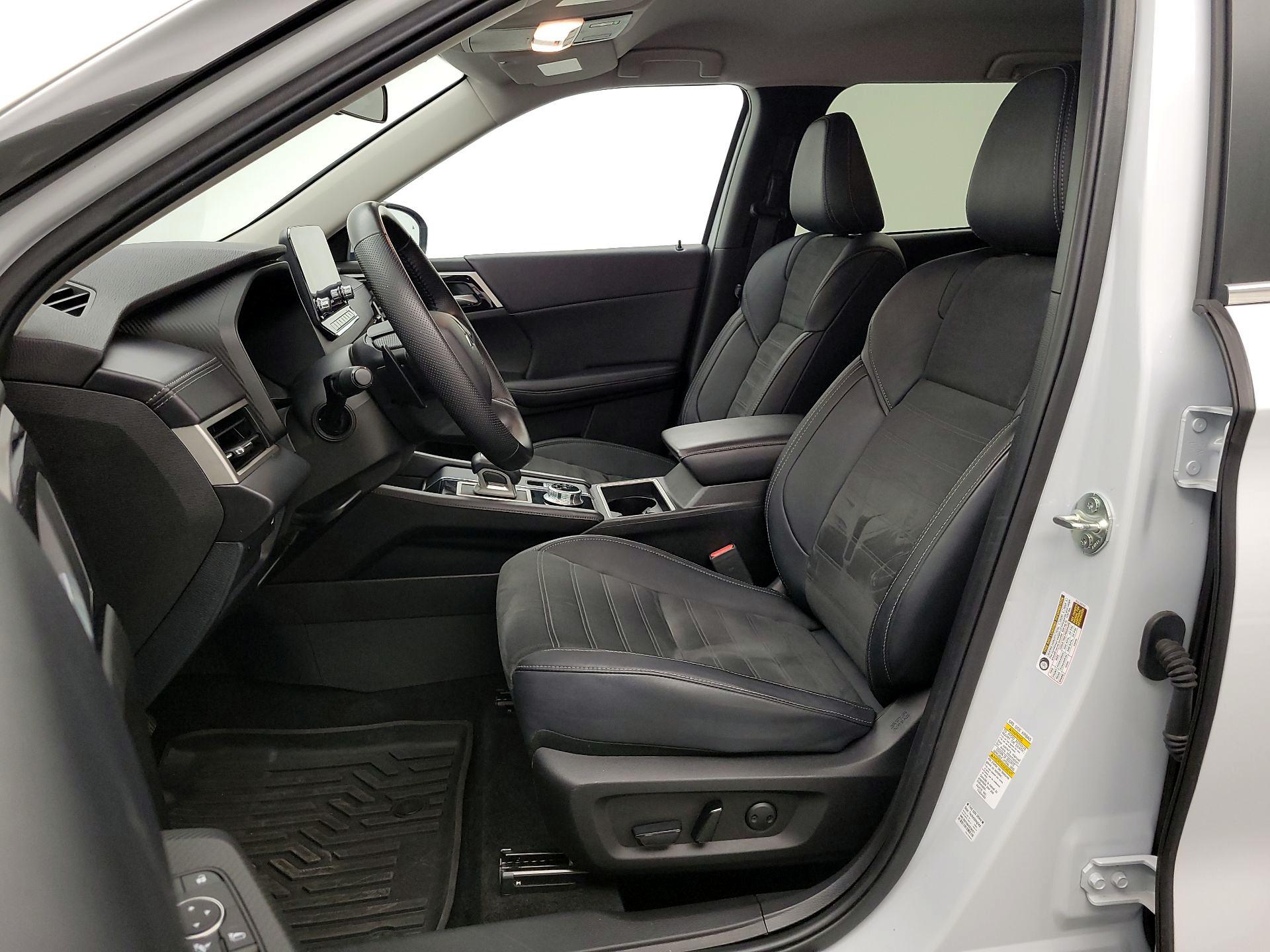 Thumbnail: 2024 Mitsubishi Outlander - 11