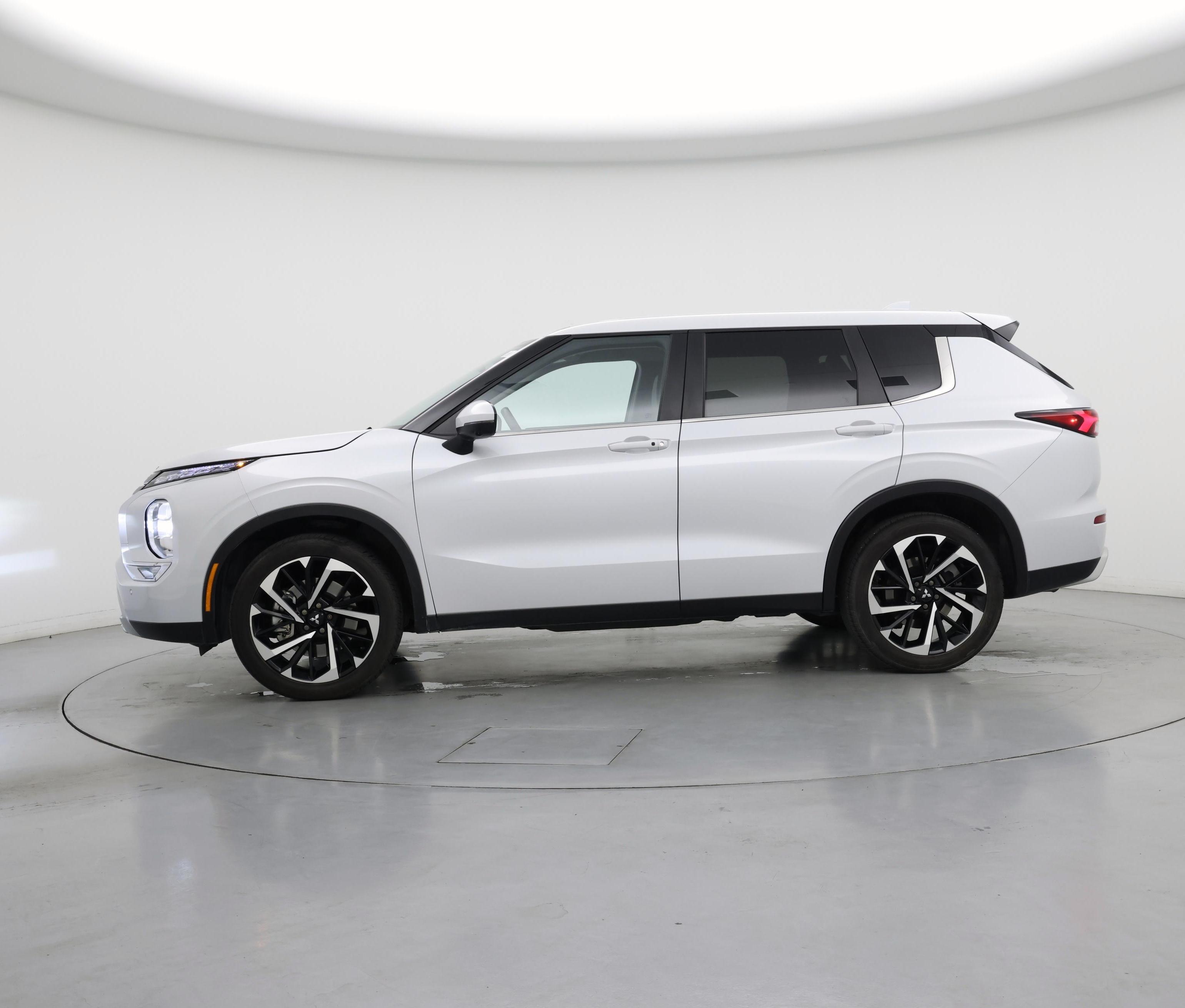 Thumbnail: 2024 Mitsubishi Outlander - 3