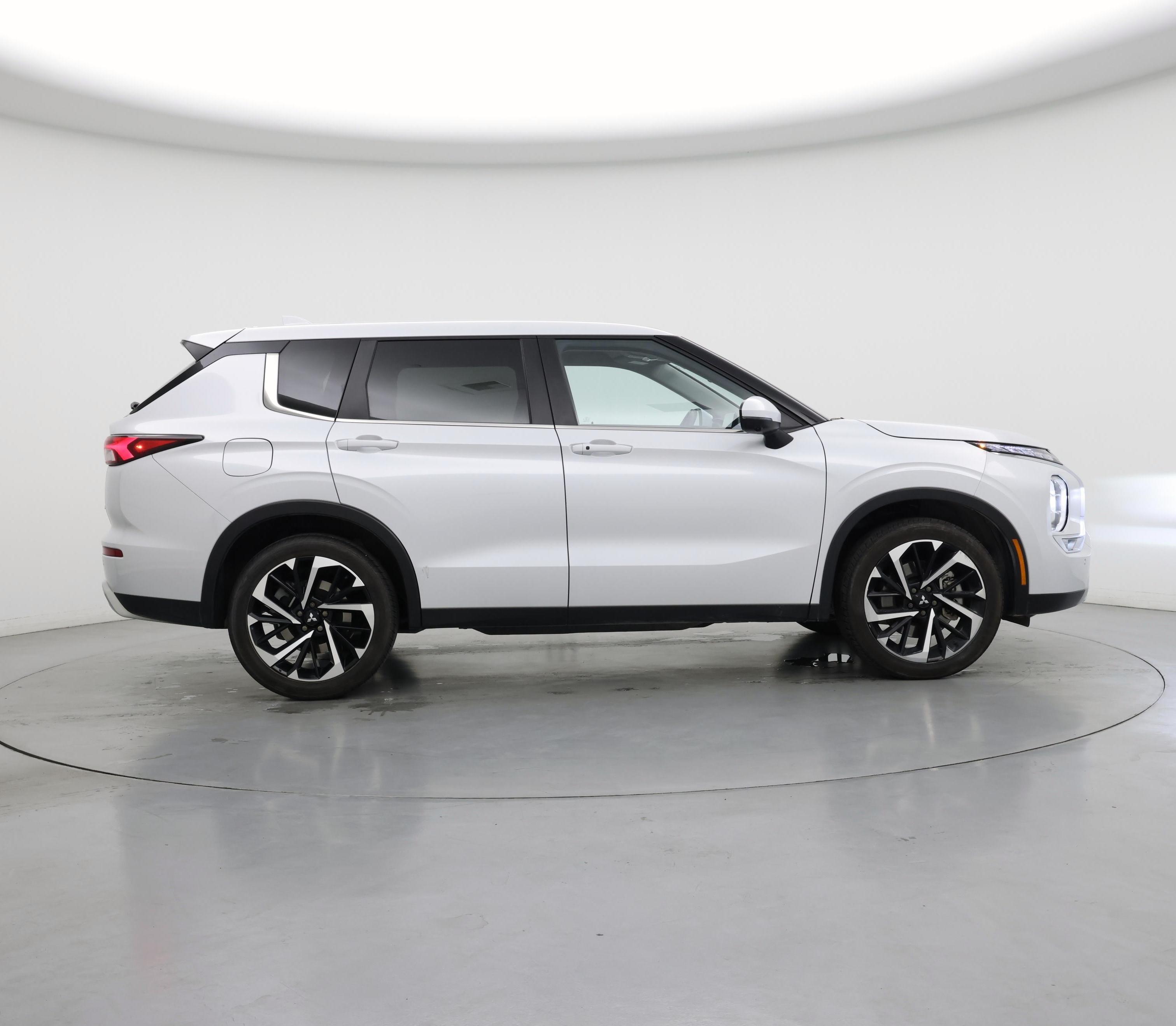 Thumbnail: 2024 Mitsubishi Outlander - 7