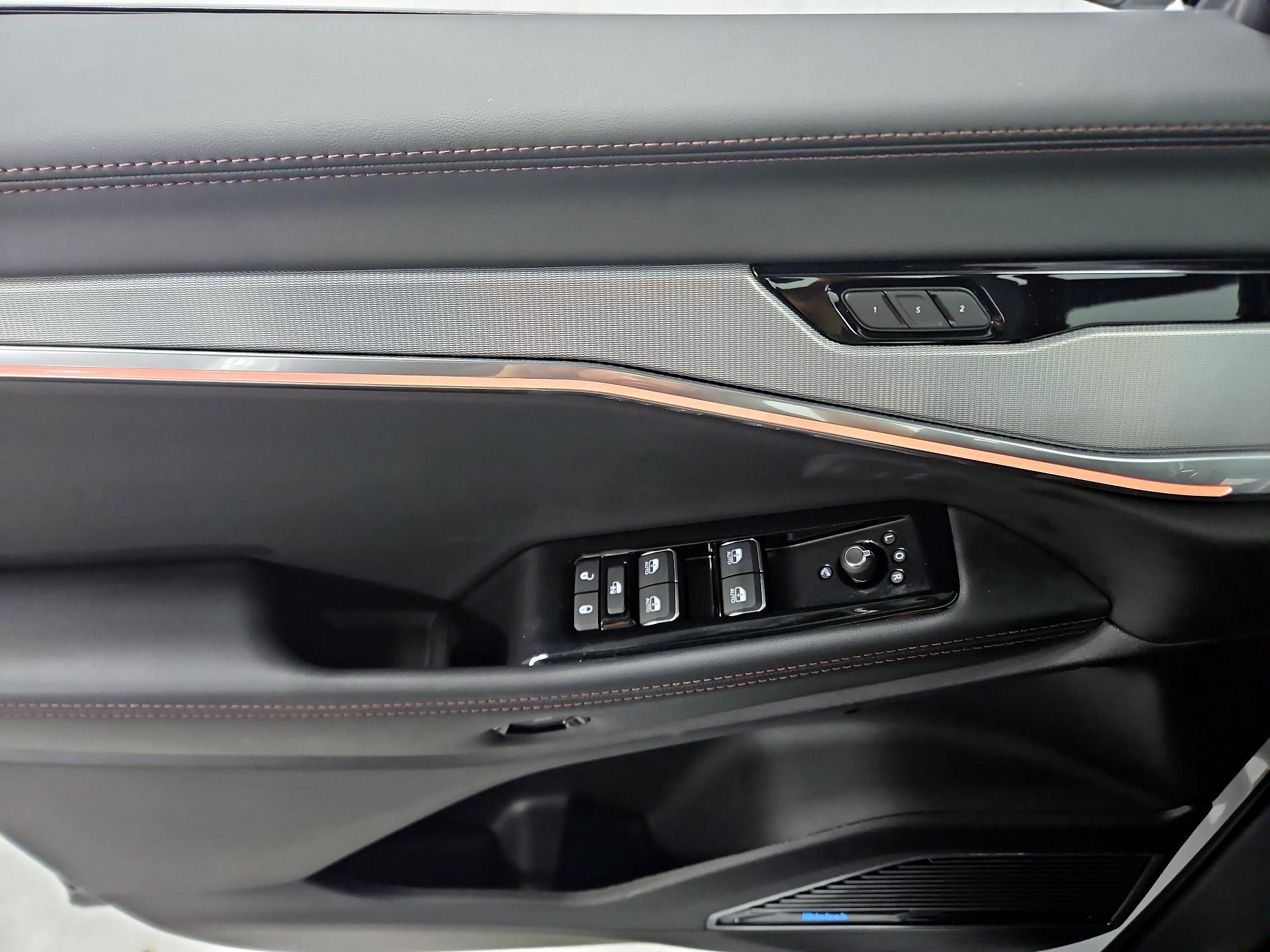 Thumbnail: 2025 Jeep Wagoneer S - 12