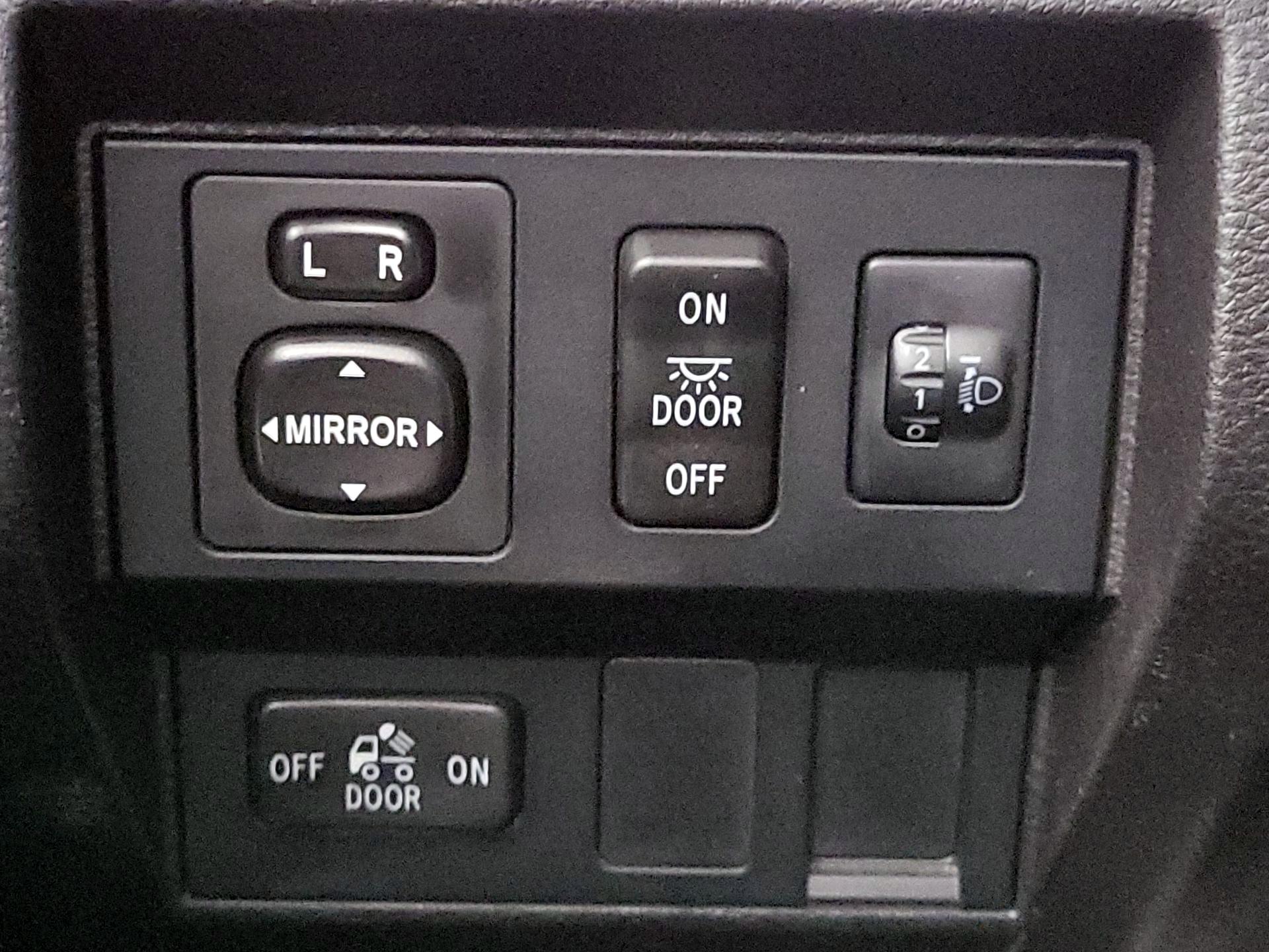Thumbnail: 2015 Toyota Tundra - 13