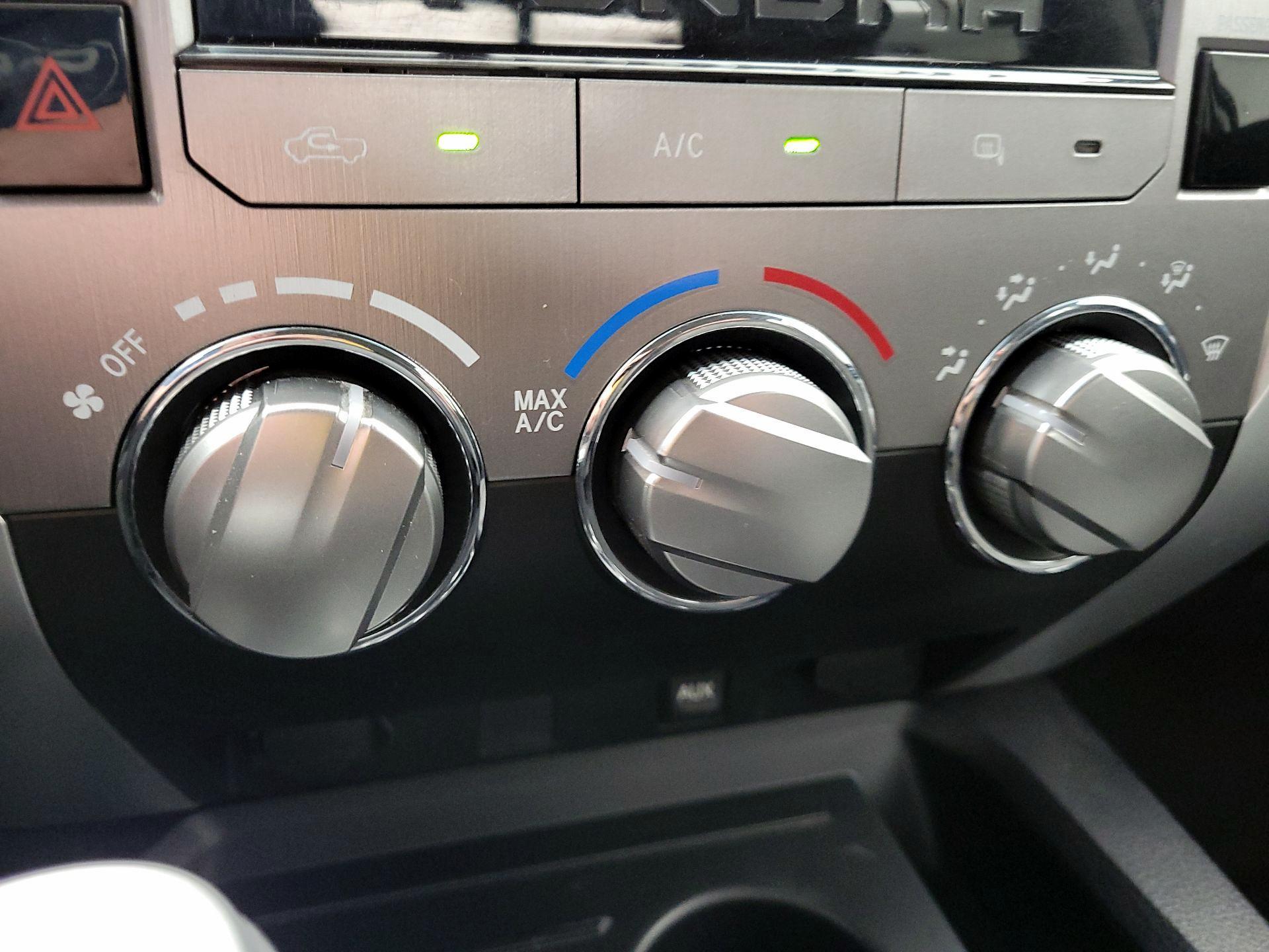 Thumbnail: 2015 Toyota Tundra - 16