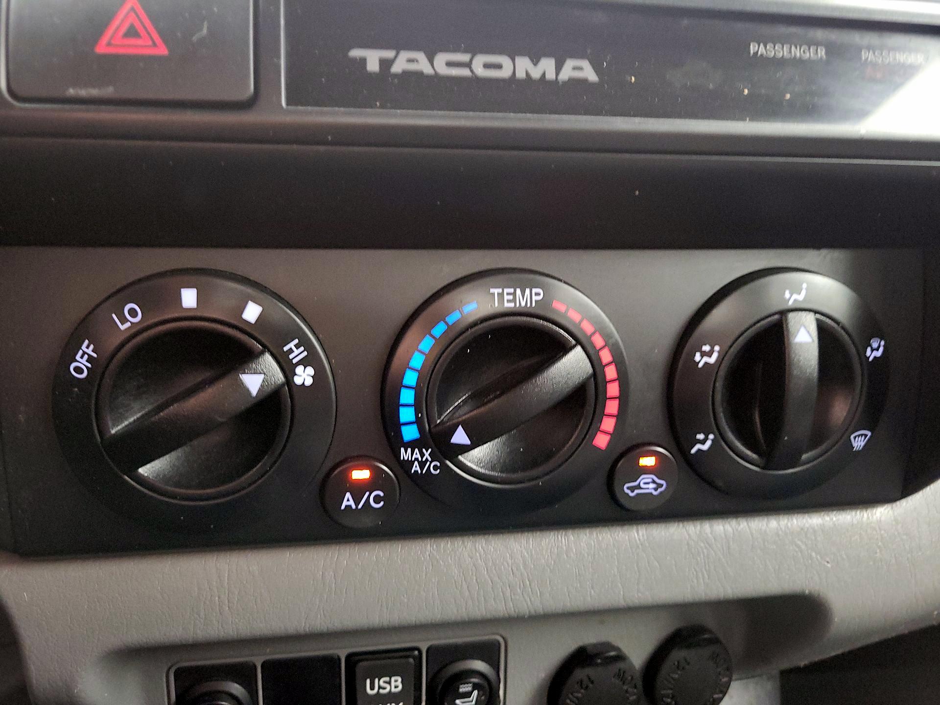 Thumbnail: 2015 Toyota Tacoma - 15