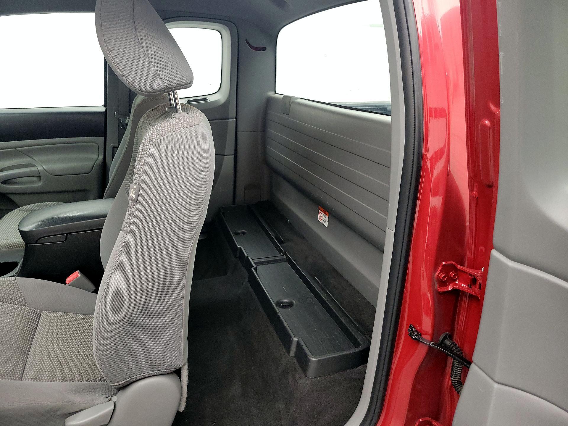 Thumbnail: 2015 Toyota Tacoma - 18