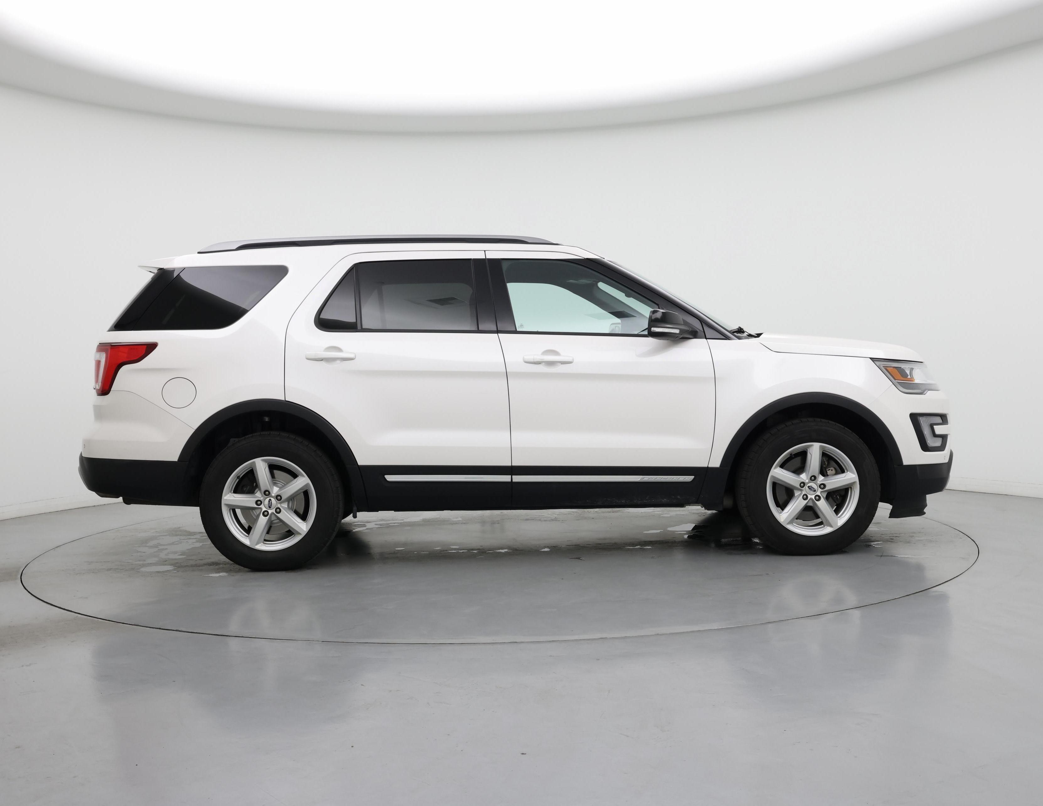 Thumbnail: 2017 Ford Explorer - 7
