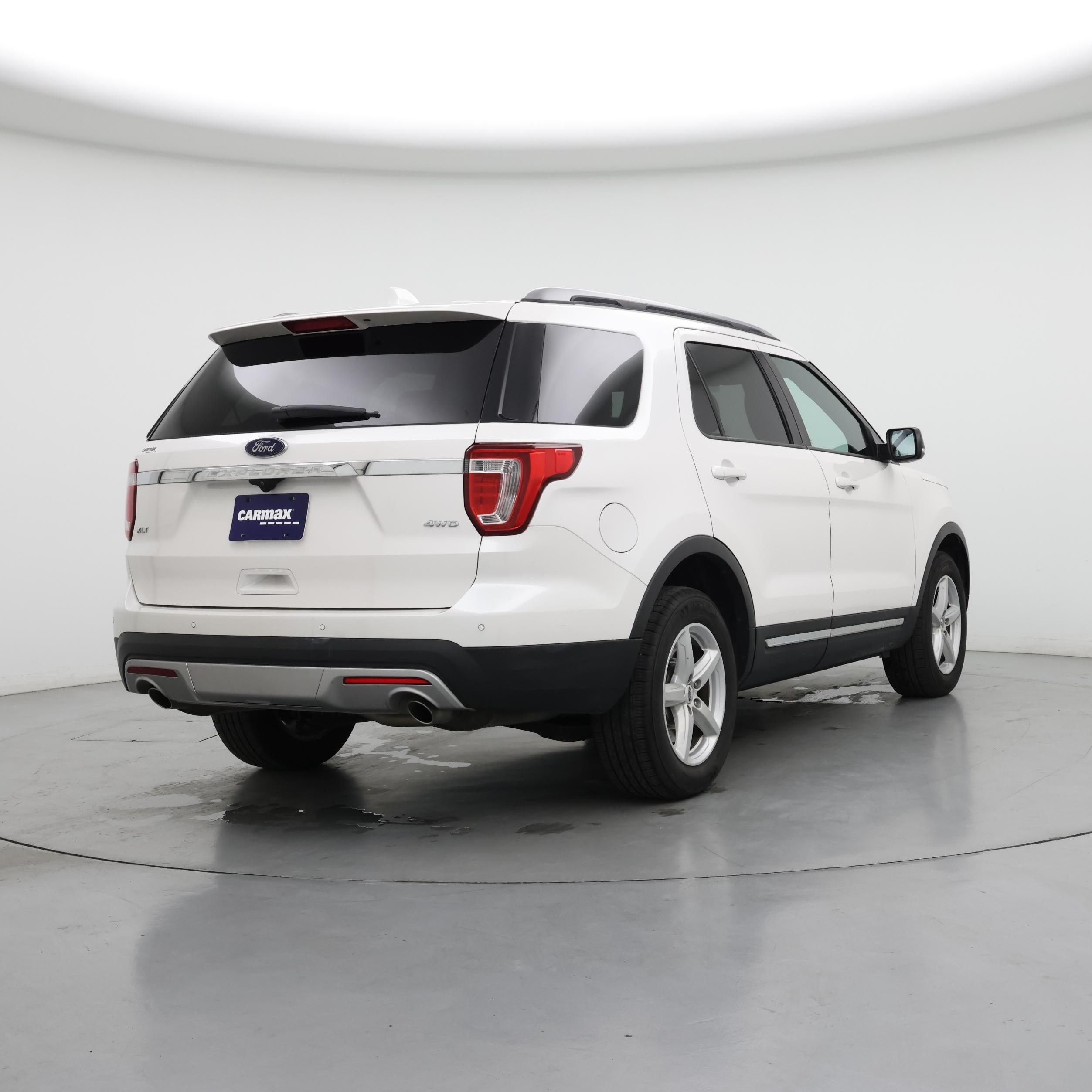 Thumbnail: 2017 Ford Explorer - 8