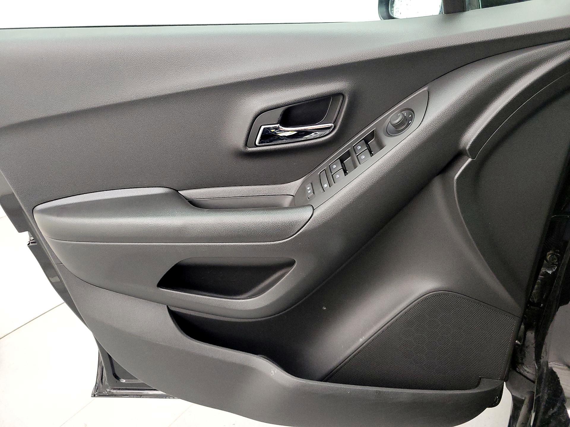 Thumbnail: 2022 Chevrolet Trax - 12