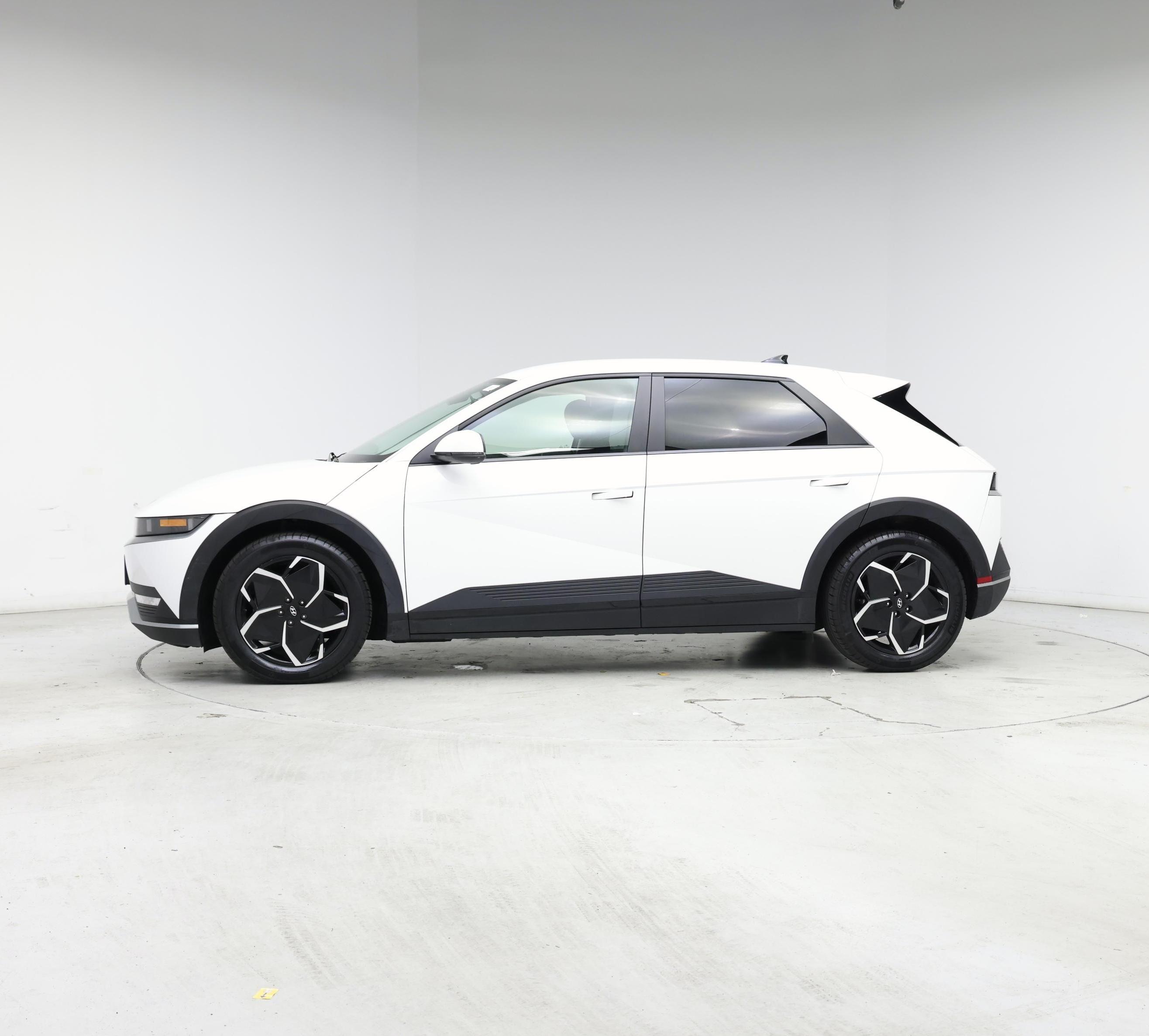 Thumbnail: 2023 Hyundai Ioniq 5 - 3