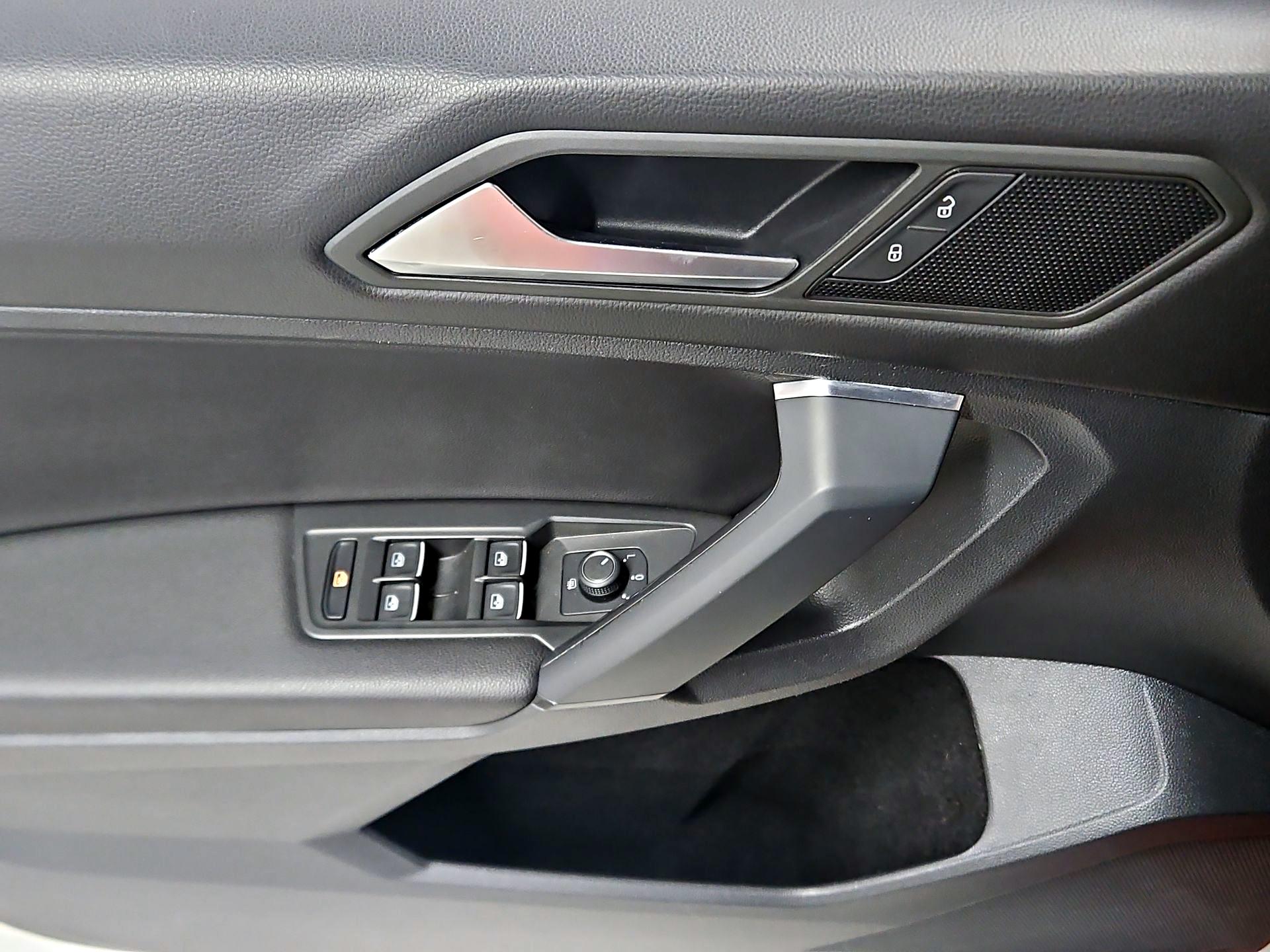 Thumbnail: 2019 Volkswagen Tiguan - 12