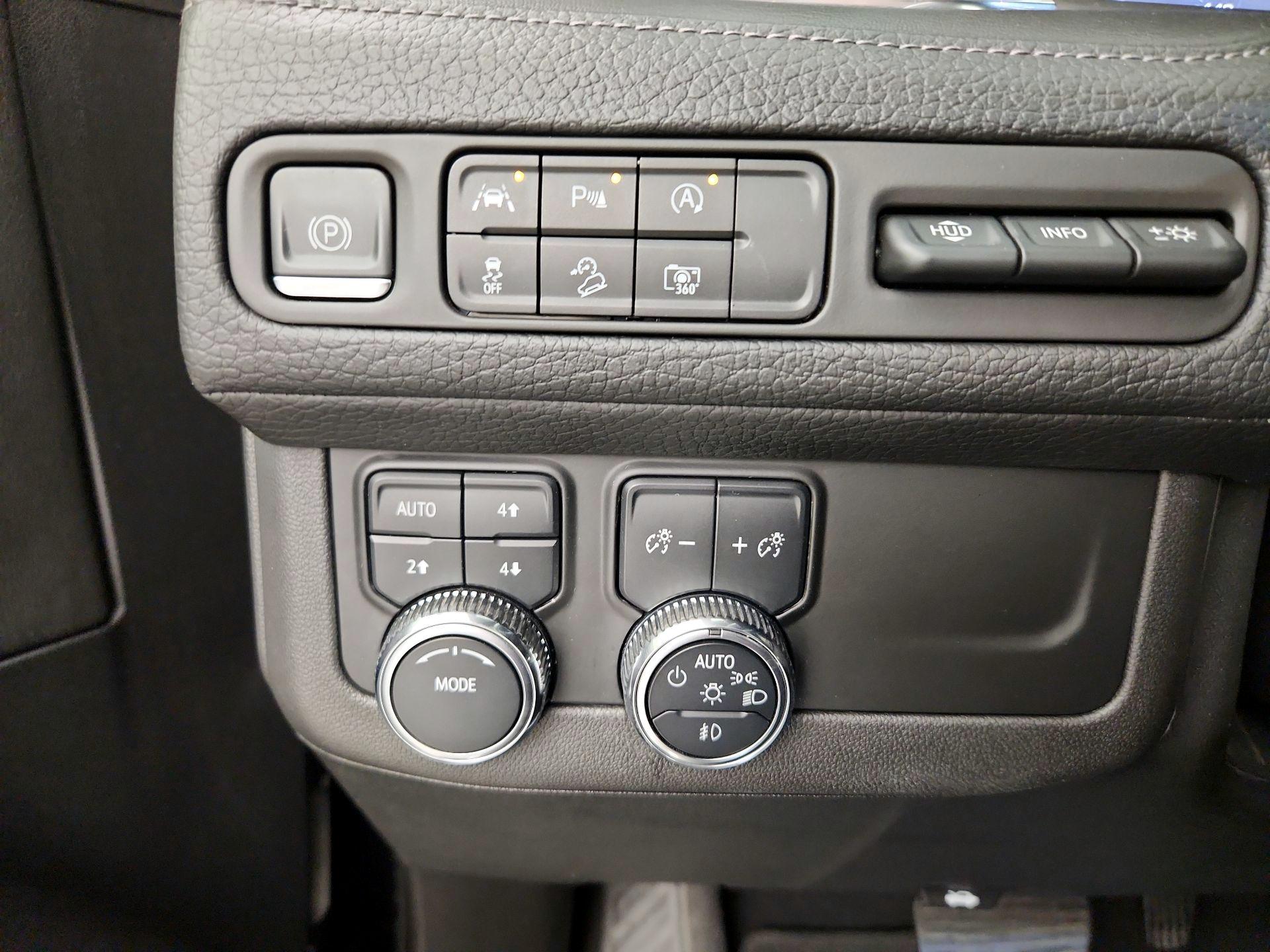 Thumbnail: 2023 GMC Yukon XL - 13