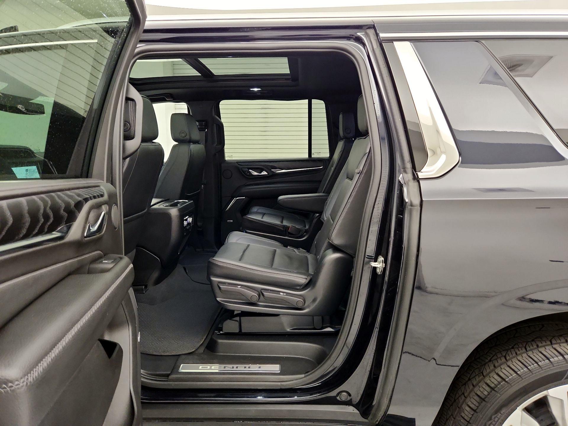 Thumbnail: 2023 GMC Yukon XL - 20