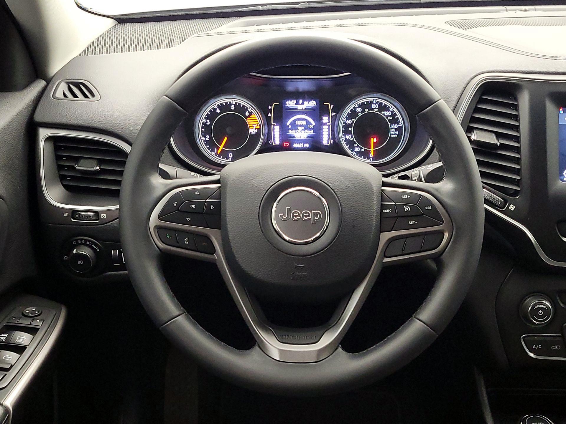 Thumbnail: 2019 Jeep Cherokee - 10