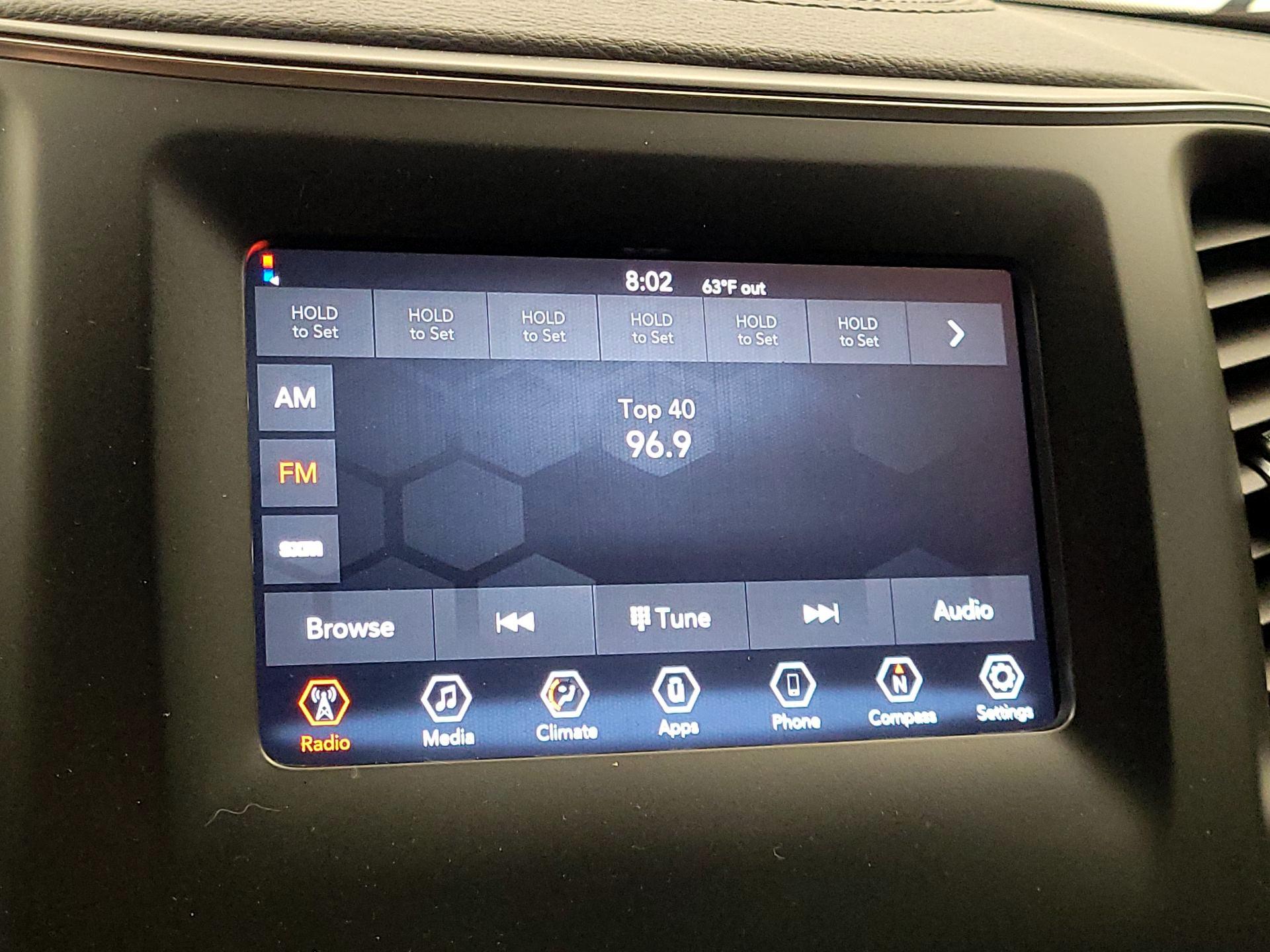 Thumbnail: 2019 Jeep Cherokee - 15