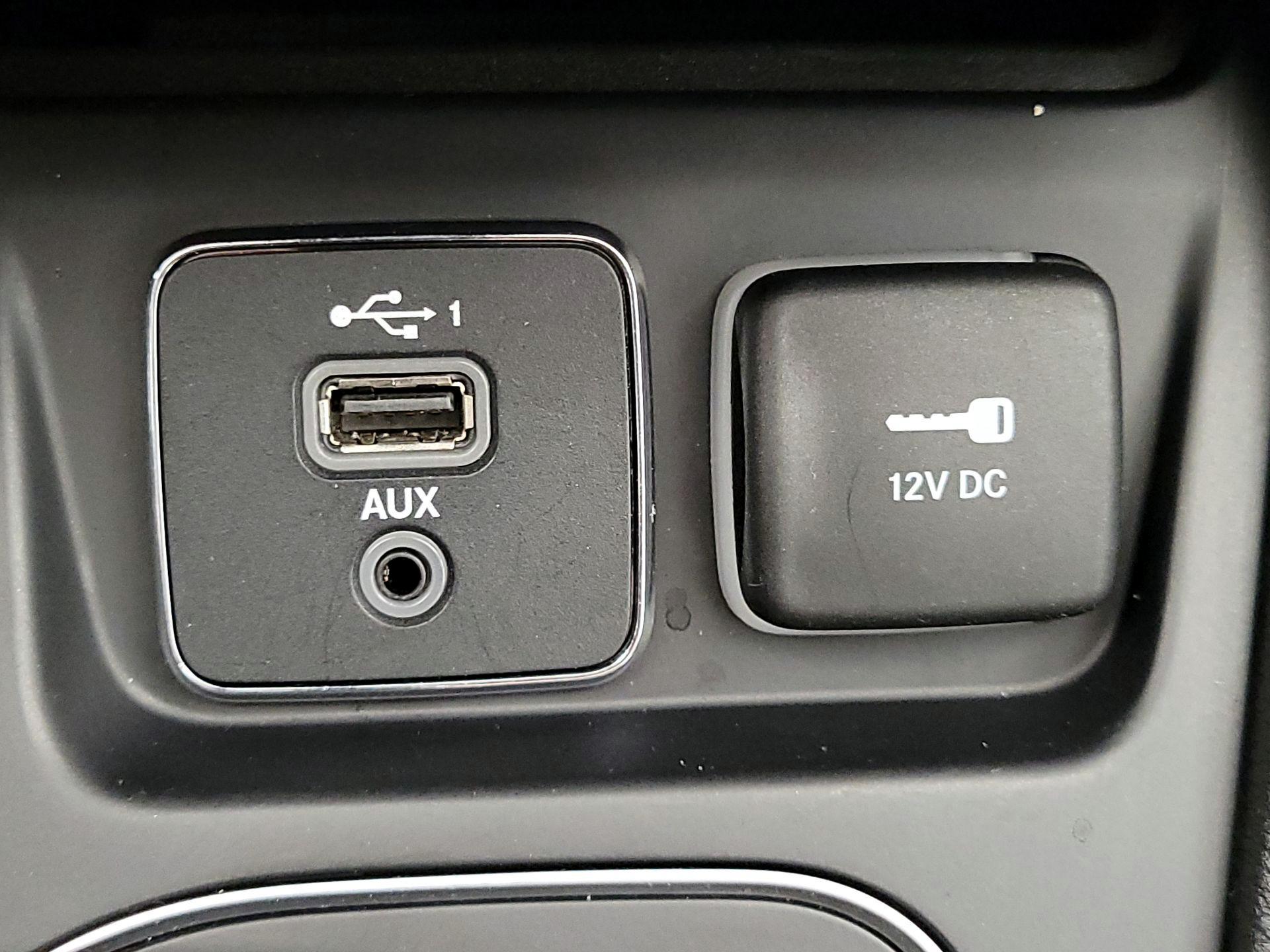 Thumbnail: 2019 Jeep Cherokee - 18