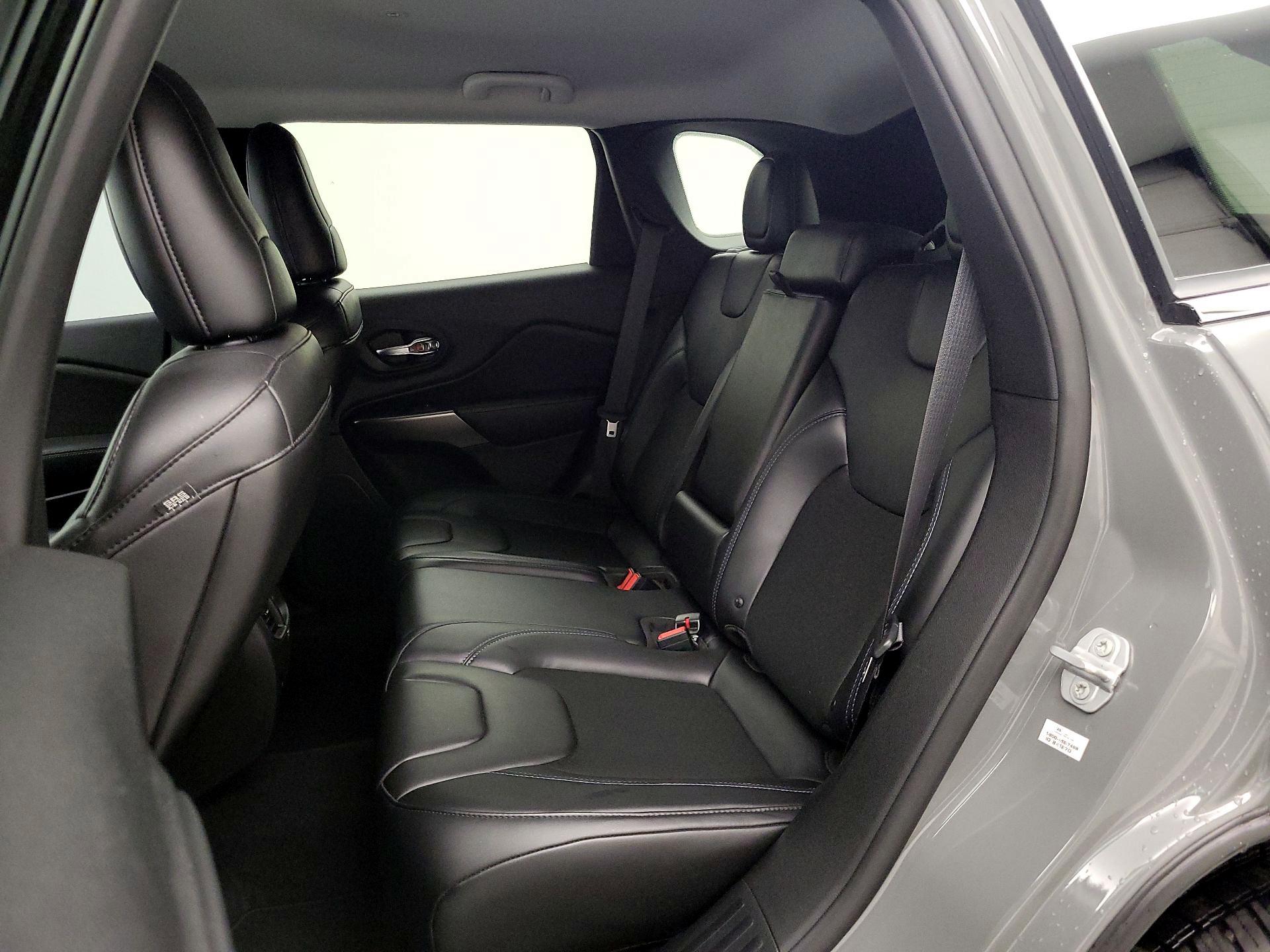 Thumbnail: 2019 Jeep Cherokee - 19