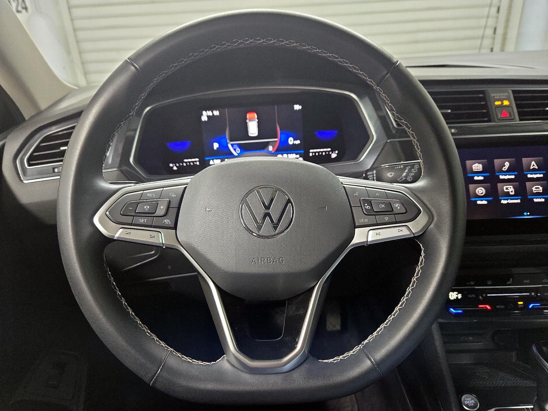 Thumbnail: 2022 Volkswagen Tiguan - 10