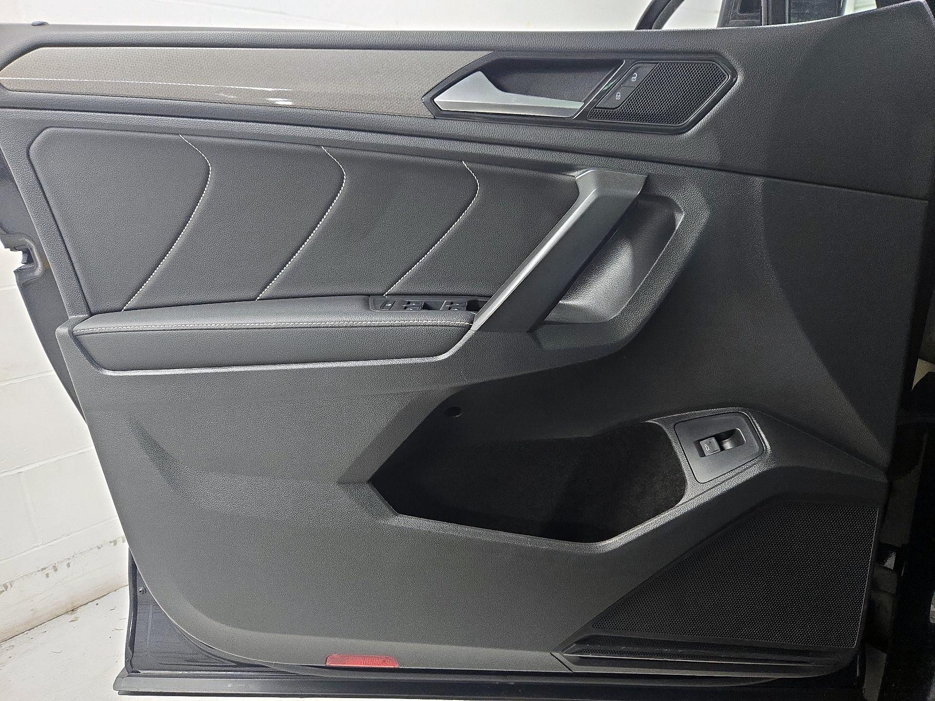 Thumbnail: 2022 Volkswagen Tiguan - 12