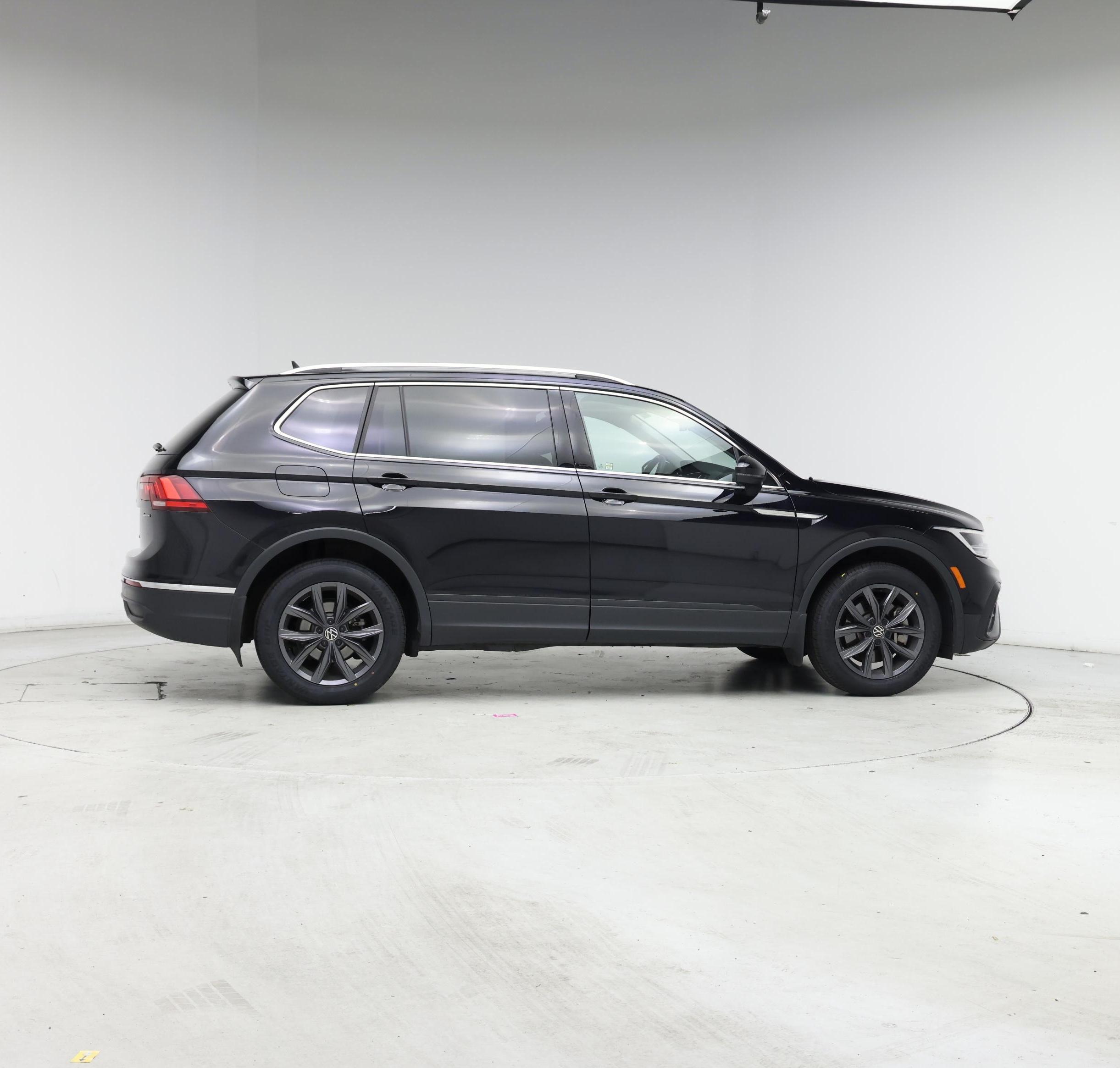 Thumbnail: 2022 Volkswagen Tiguan - 7