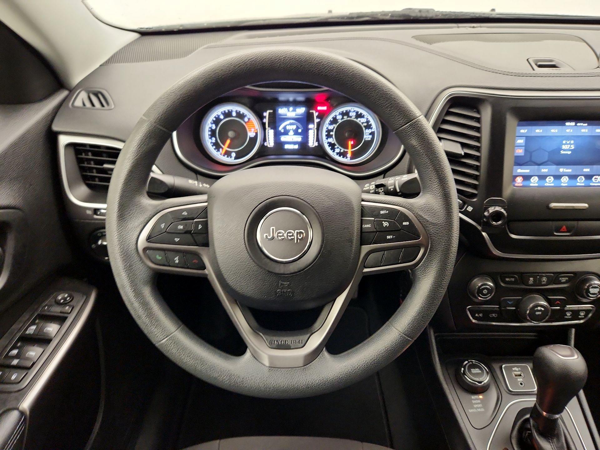 Thumbnail: 2020 Jeep Cherokee - 10