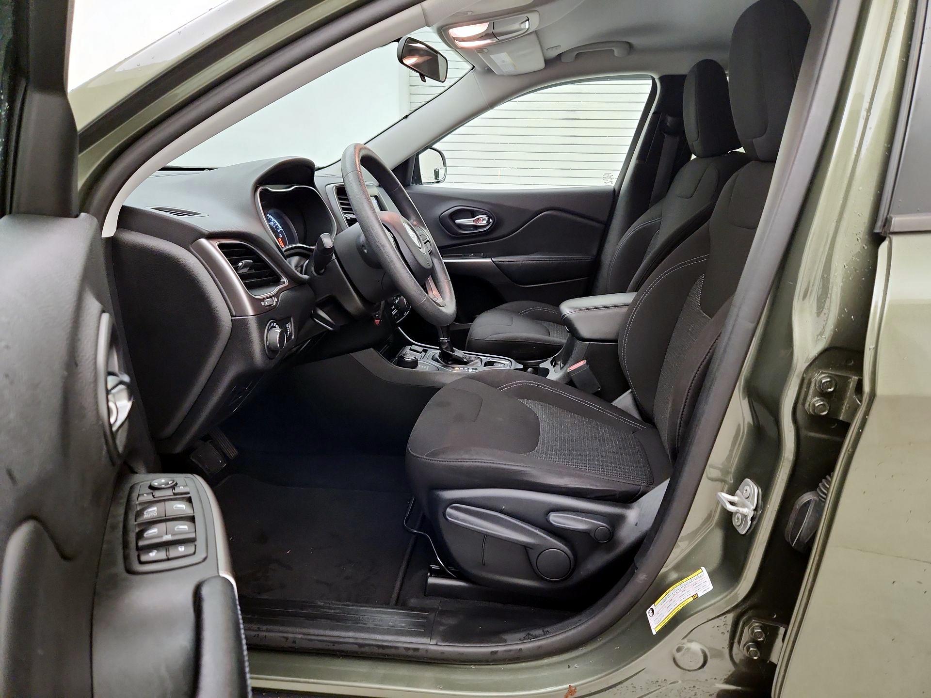 Thumbnail: 2020 Jeep Cherokee - 11