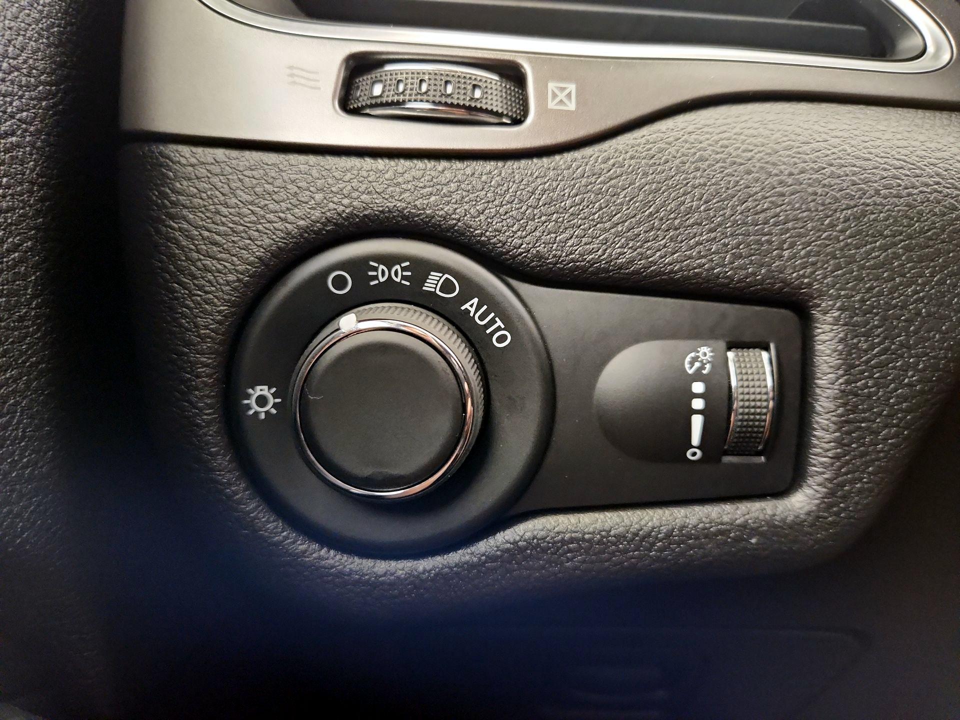 Thumbnail: 2020 Jeep Cherokee - 13