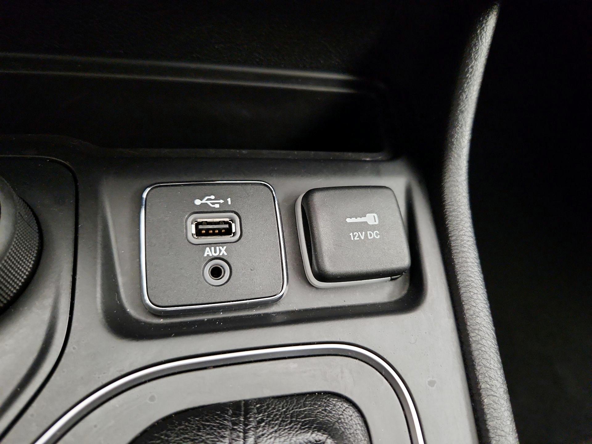Thumbnail: 2020 Jeep Cherokee - 18