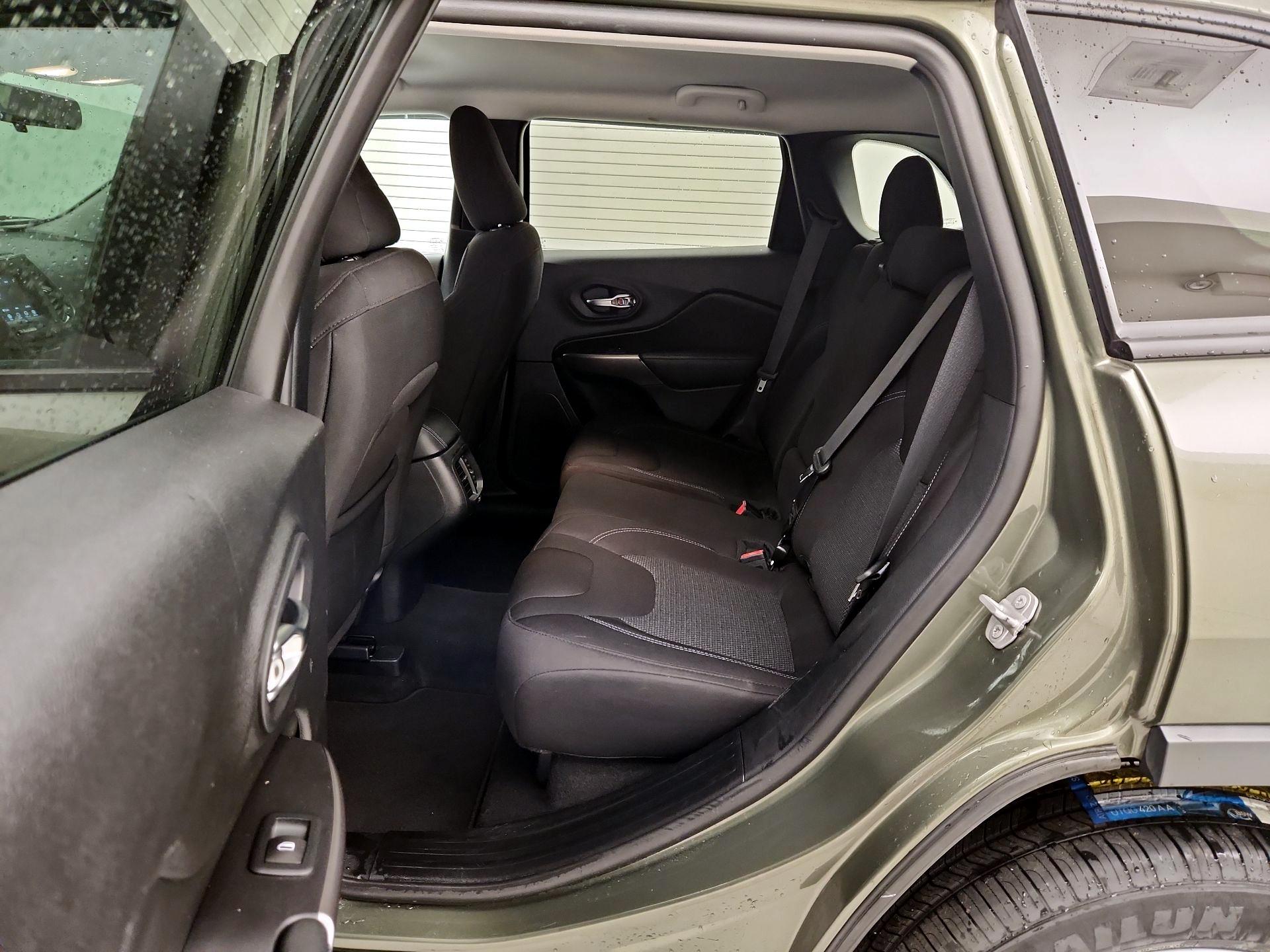 Thumbnail: 2020 Jeep Cherokee - 19