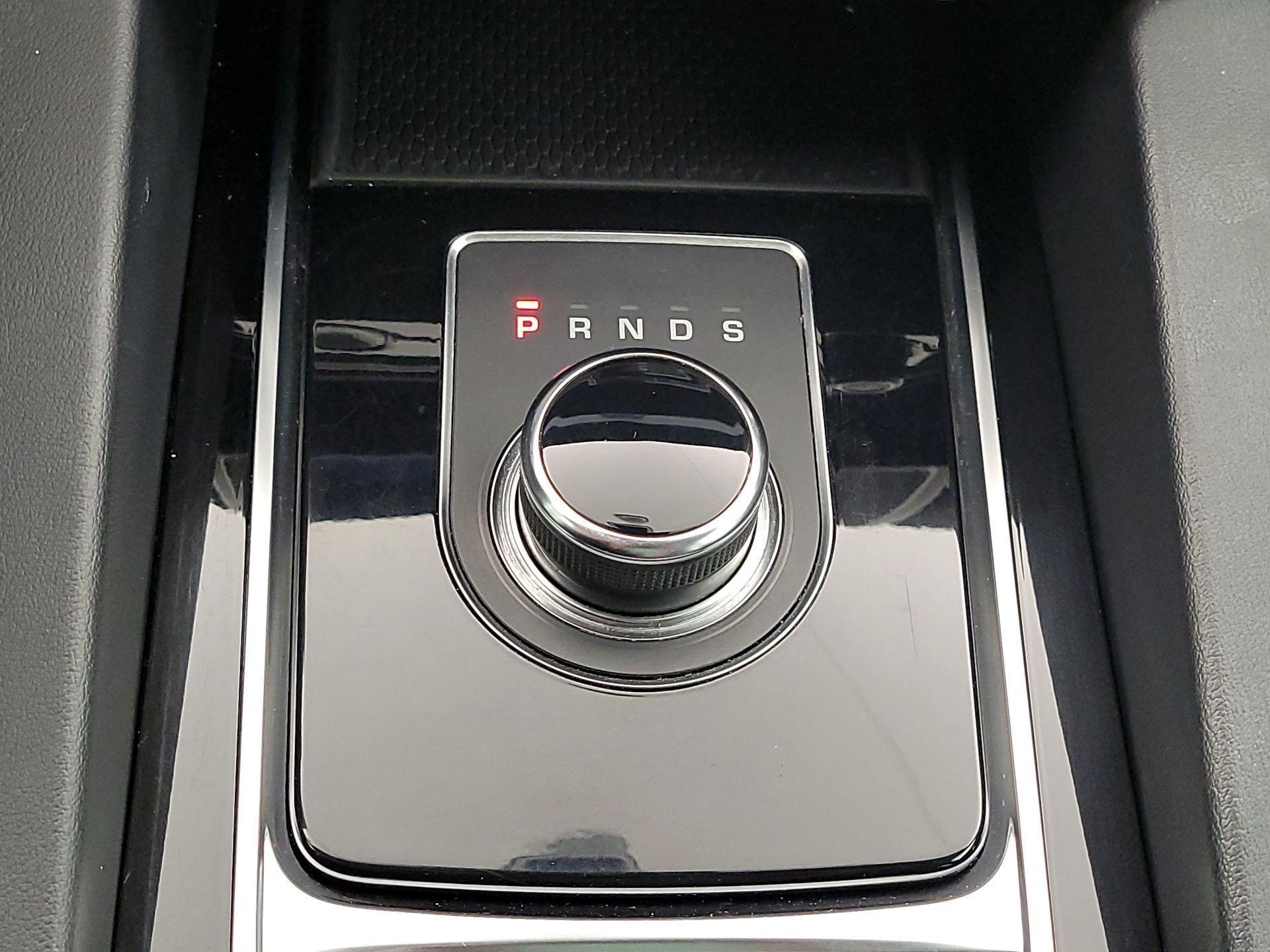 Thumbnail: 2019 Jaguar F-Pace - 18