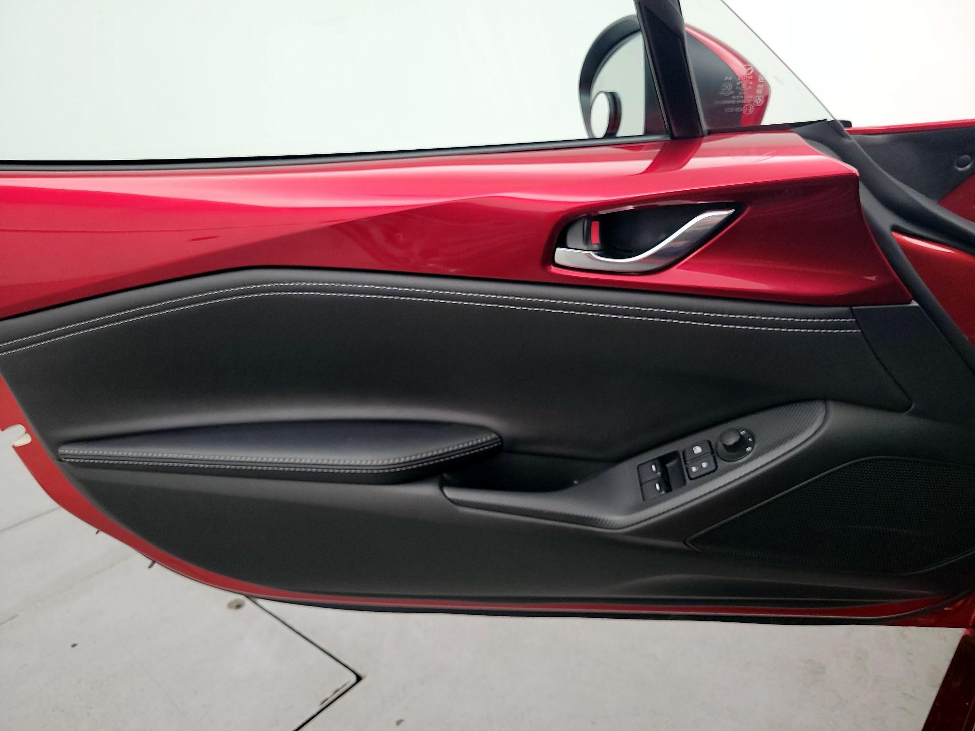 Thumbnail: 2021 Mazda MX-5 Miata - 12