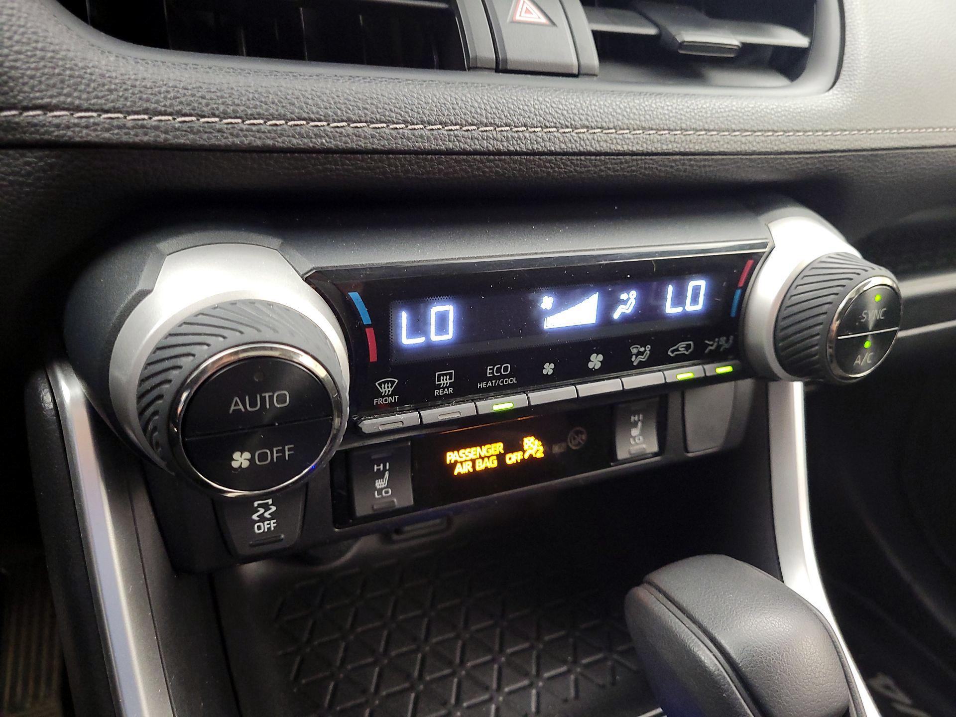 Thumbnail: 2019 Toyota RAV4 - 16
