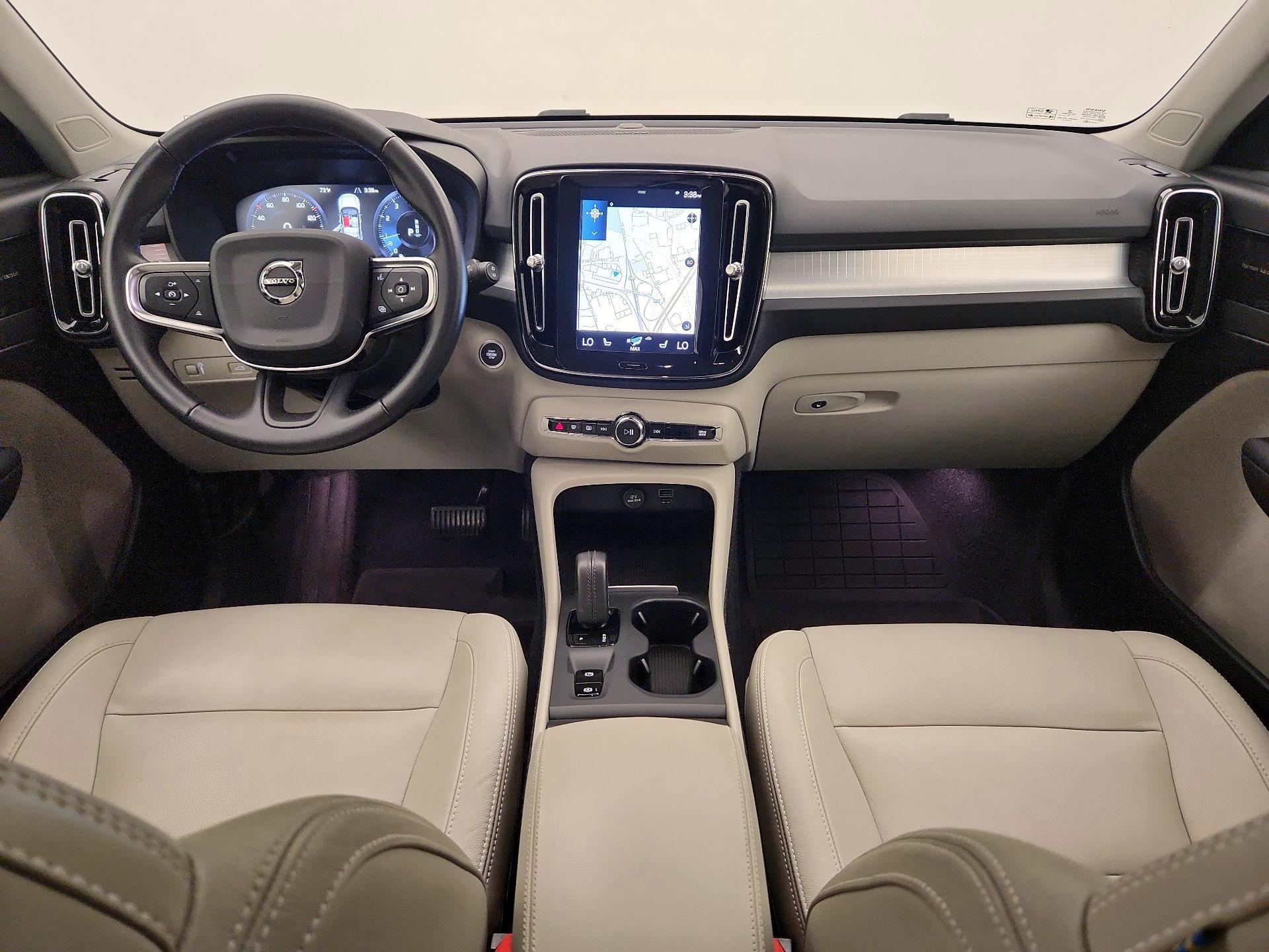 Thumbnail: 2021 Volvo XC40 - 9