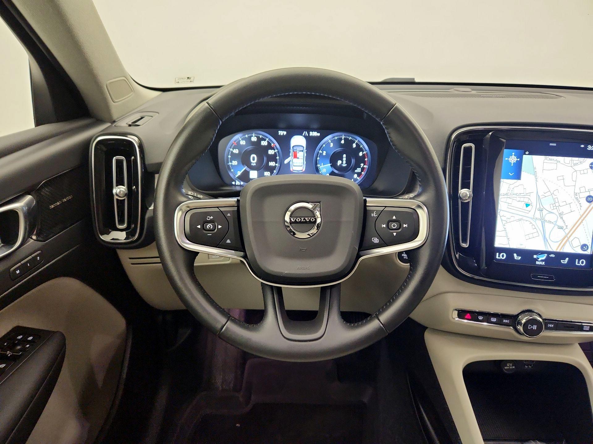 Thumbnail: 2021 Volvo XC40 - 10