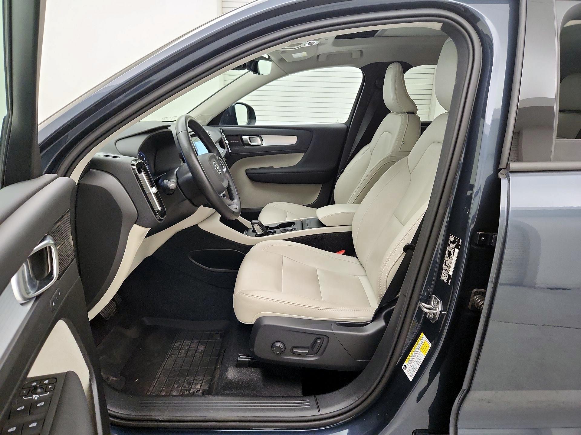 Thumbnail: 2021 Volvo XC40 - 11